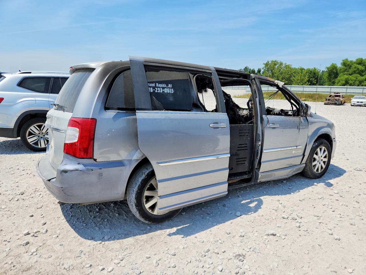 2014 Chrysler Town & Country Touring Silver vin: 2C4RC1BG9ER382685