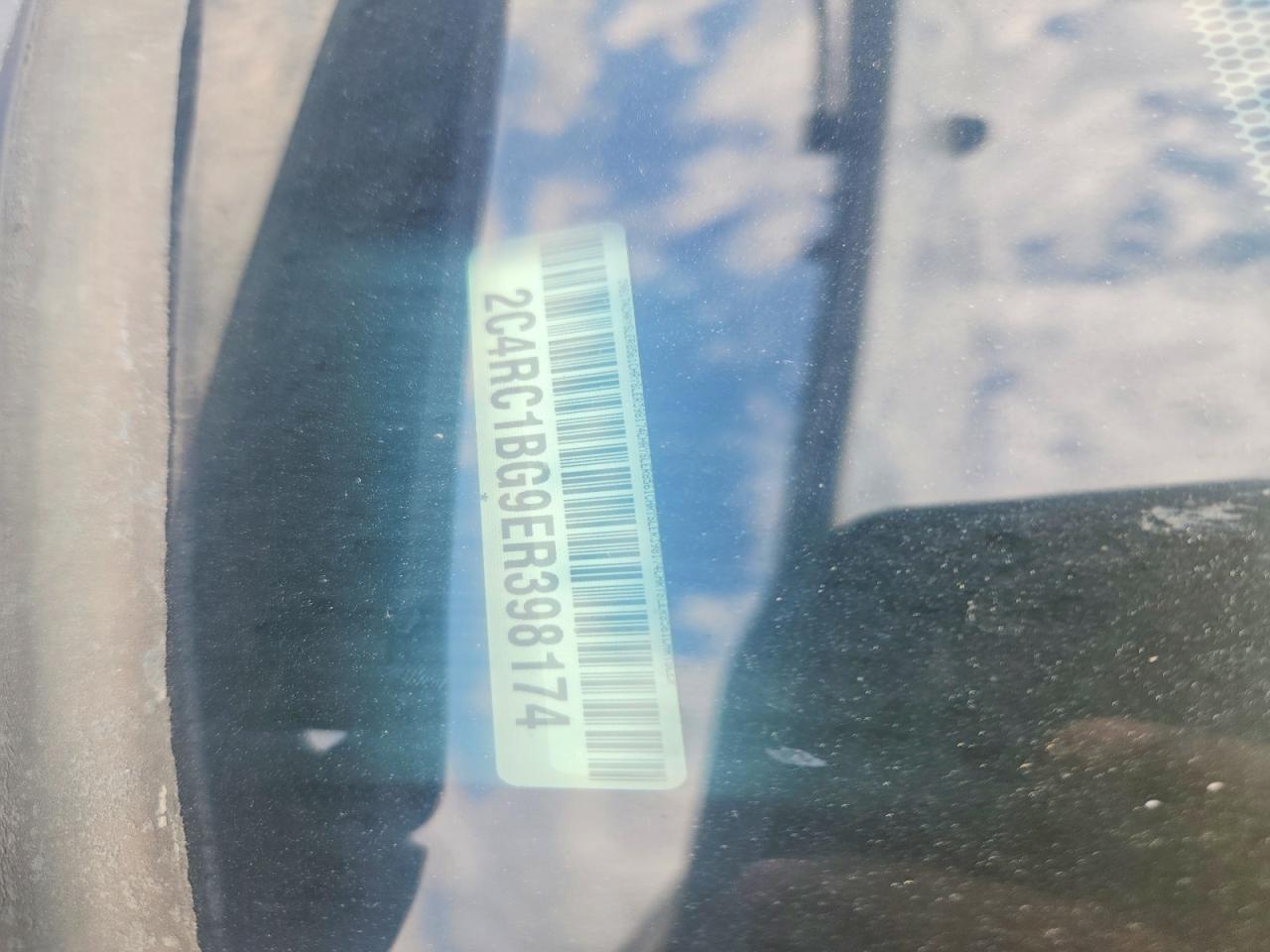 2014 Chrysler Town And Country Touring White vin: 2C4RC1BG9ER398174