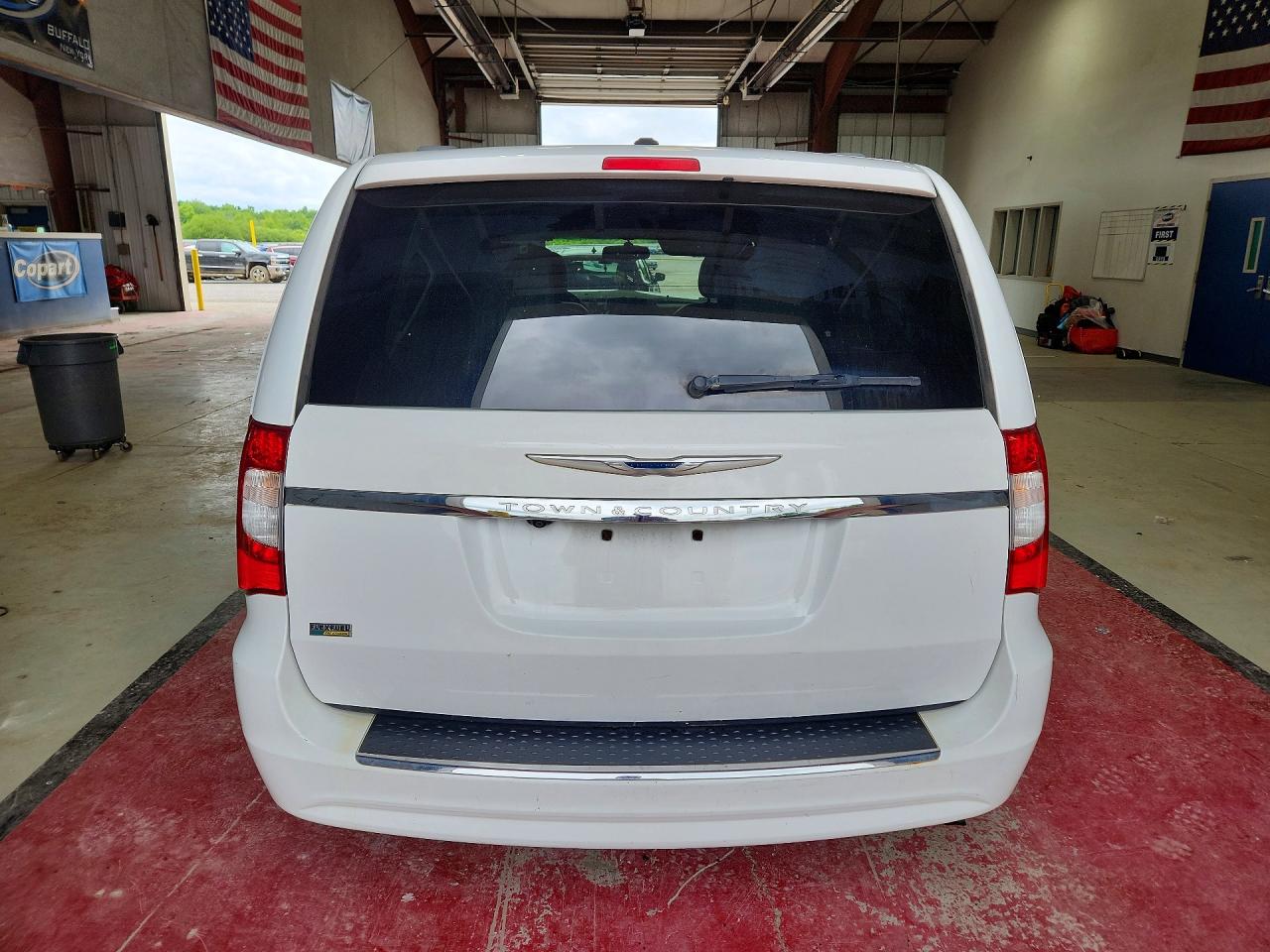 2014 Chrysler Town & Country Touring White vin: 2C4RC1BG9ER438396