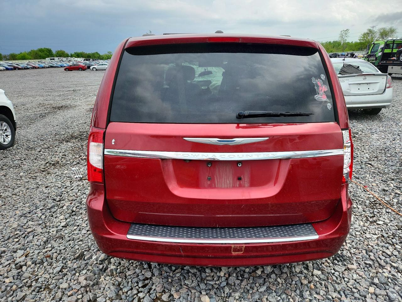 2014 Chrysler Town & Country Touring Red vin: 2C4RC1BG9ER460804