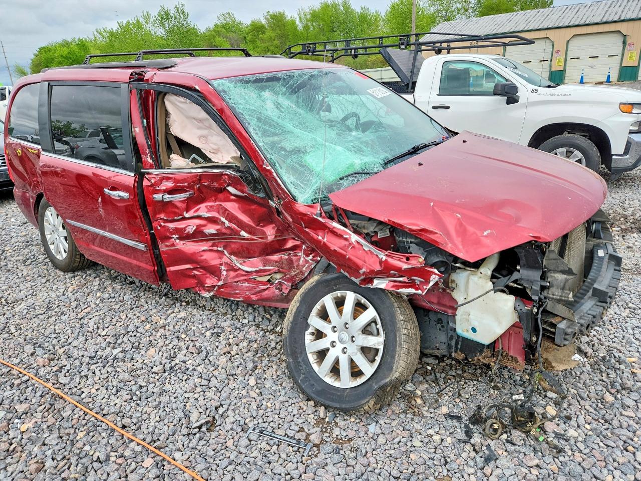 2014 Chrysler Town & Country Touring Red vin: 2C4RC1BG9ER460804