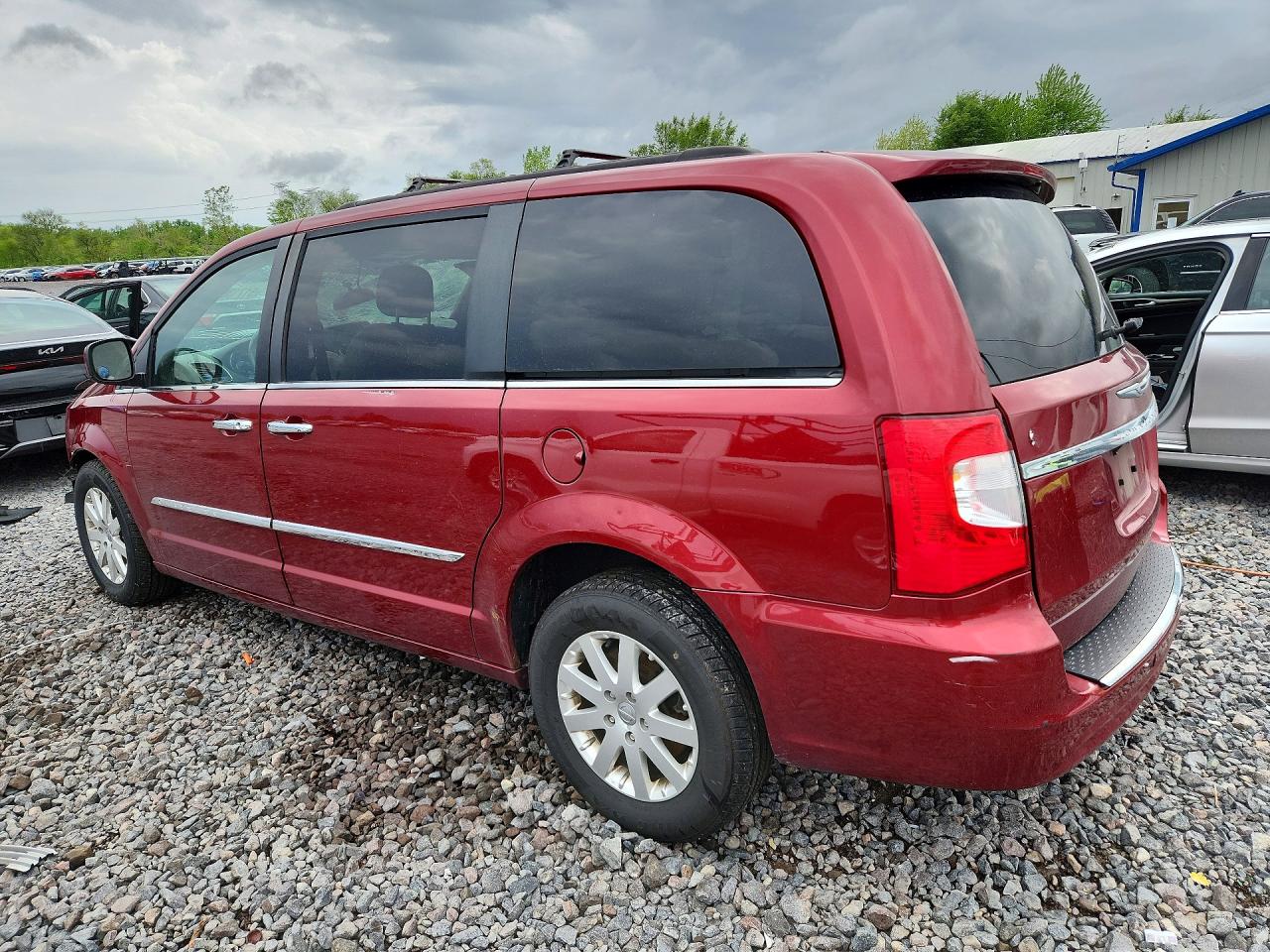2014 Chrysler Town & Country Touring Red vin: 2C4RC1BG9ER460804