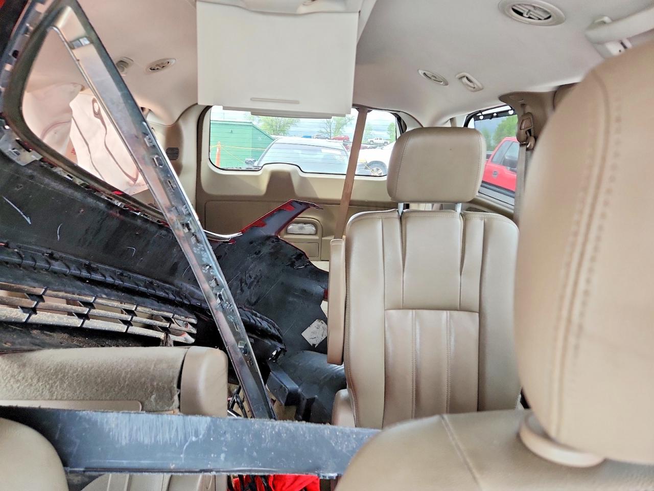 2014 Chrysler Town & Country Touring Red vin: 2C4RC1BG9ER460804