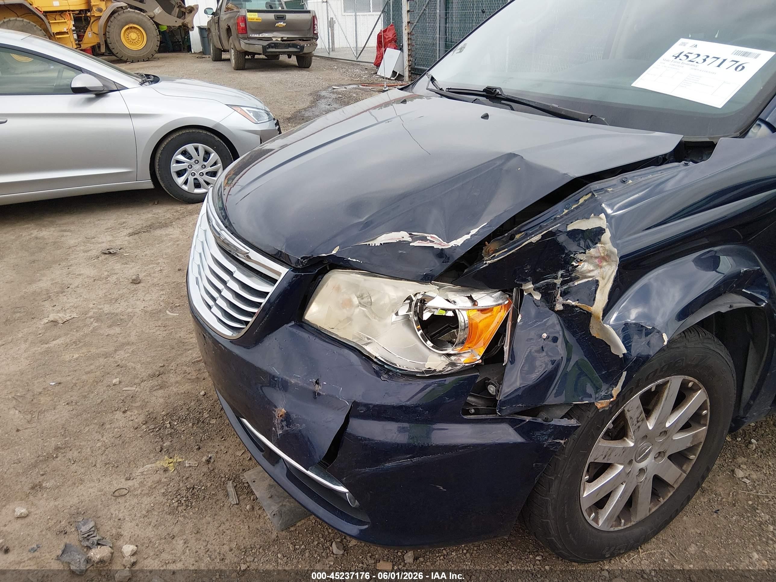 2014 Chrysler Town & Country Touring Blue vin: 2C4RC1BG9ER468403