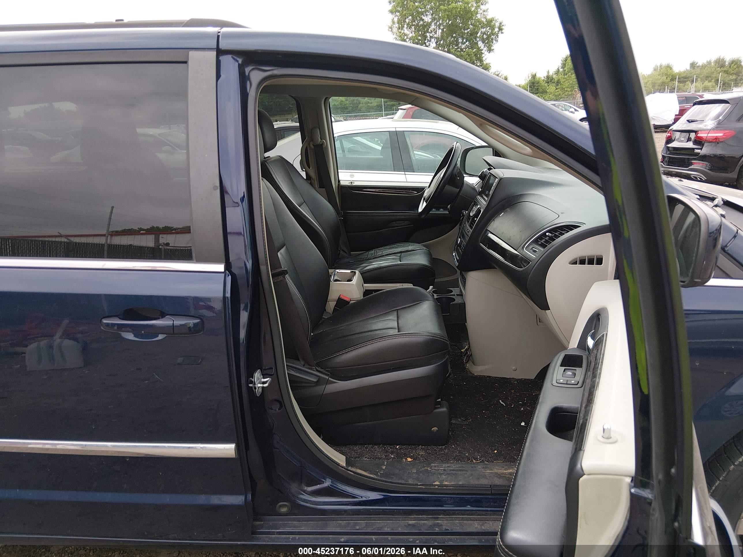 2014 Chrysler Town & Country Touring Blue vin: 2C4RC1BG9ER468403