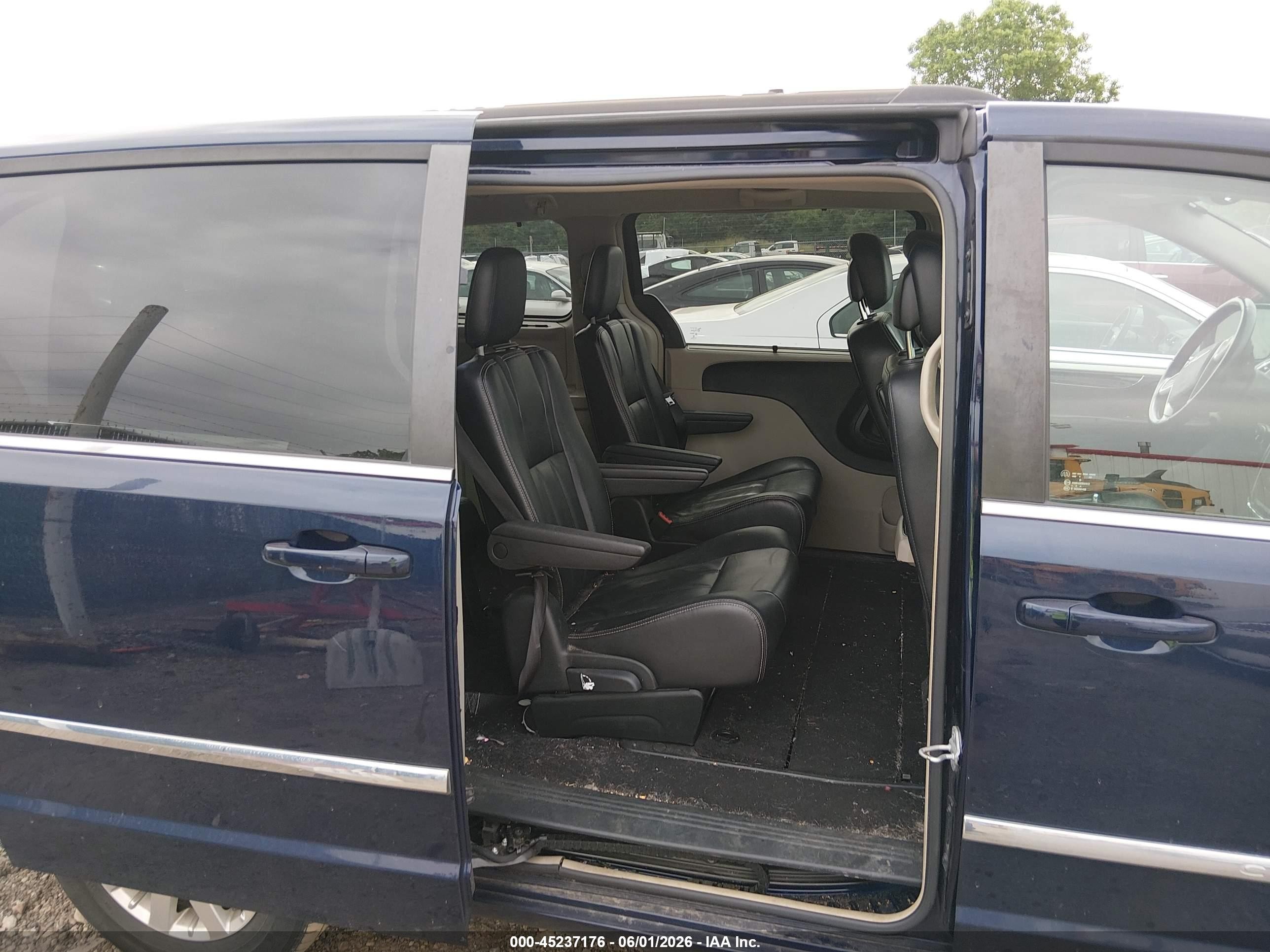 2014 Chrysler Town & Country Touring Blue vin: 2C4RC1BG9ER468403