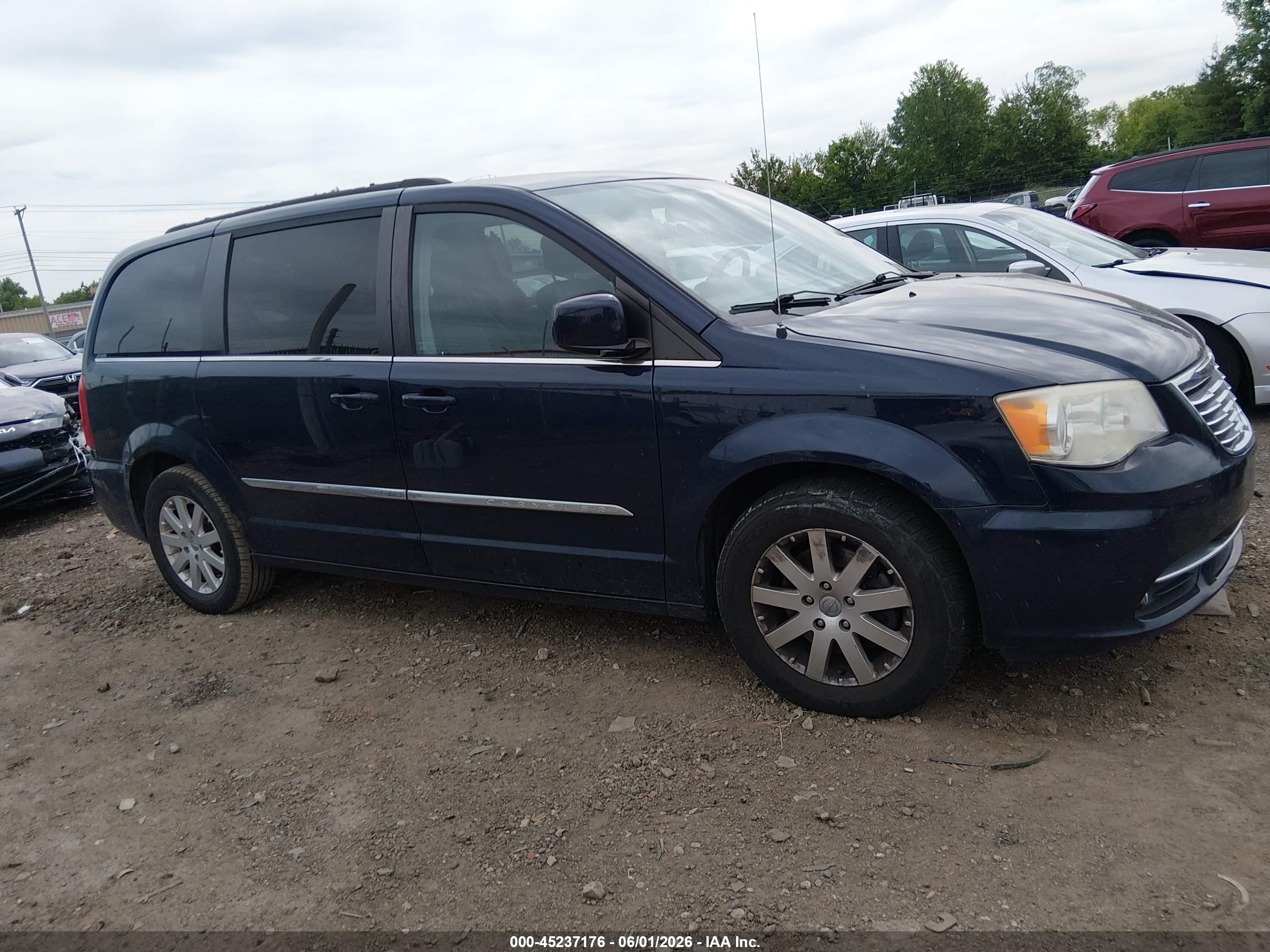 2014 Chrysler Town & Country Touring Blue vin: 2C4RC1BG9ER468403