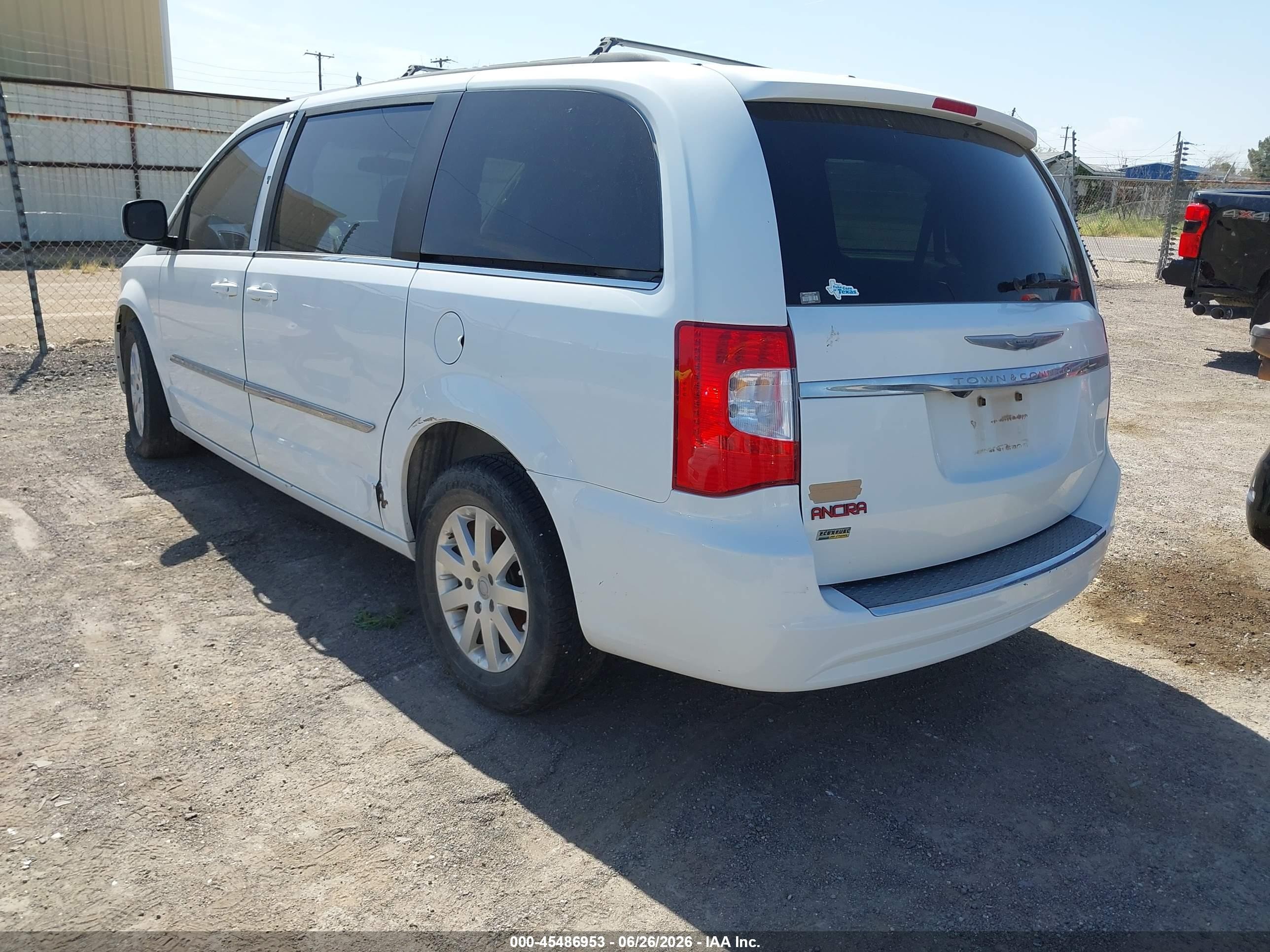 2015 Chrysler Town & Country Touring White vin: 2C4RC1BG9FR510134