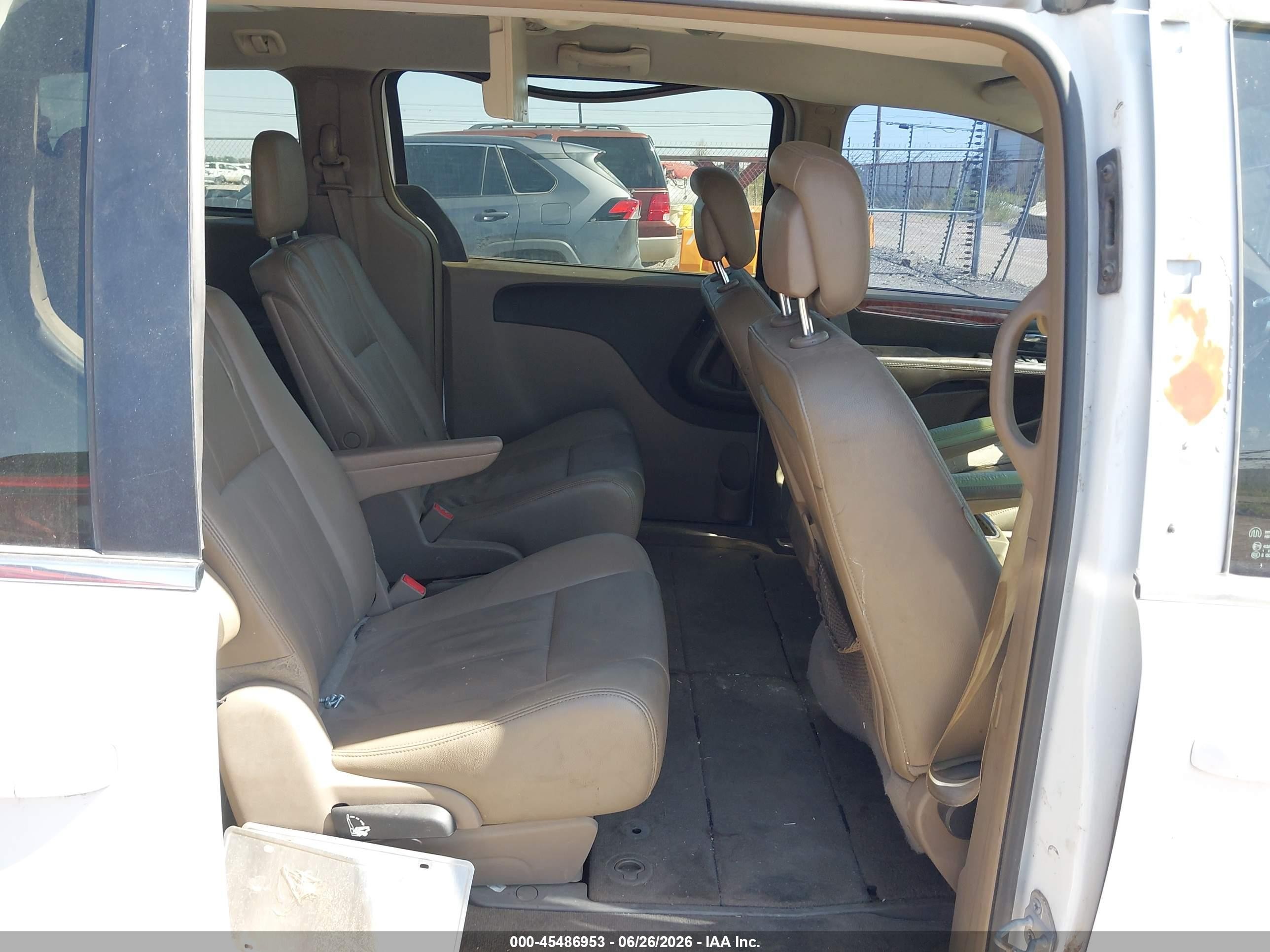 2015 Chrysler Town & Country Touring White vin: 2C4RC1BG9FR510134