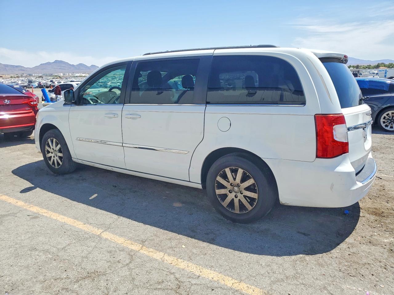 2015 Chrysler Town & Country Touring Белый vin: 2C4RC1BG9FR522624