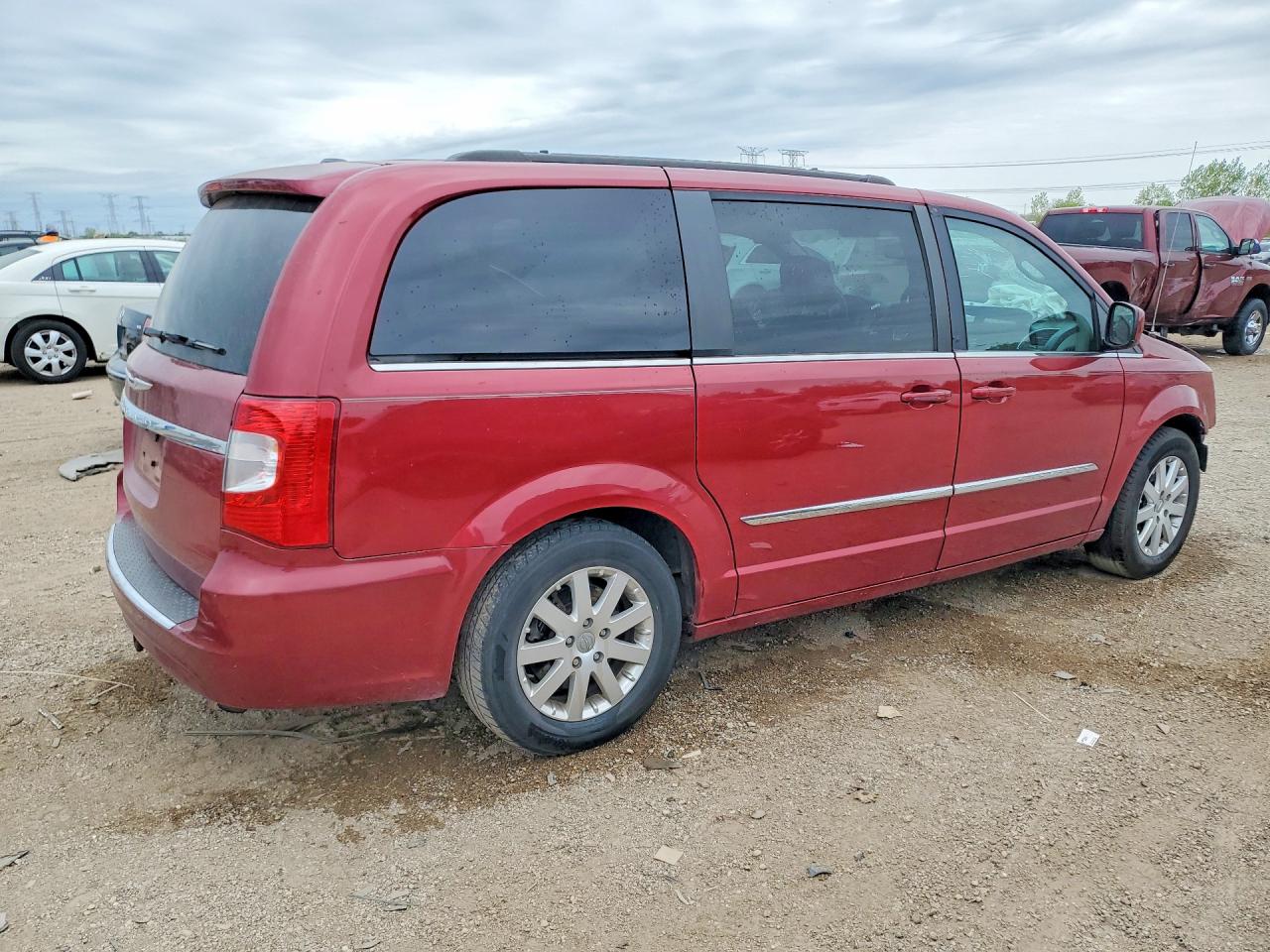 2015 Chrysler Town & Country Touring Red vin: 2C4RC1BG9FR538516