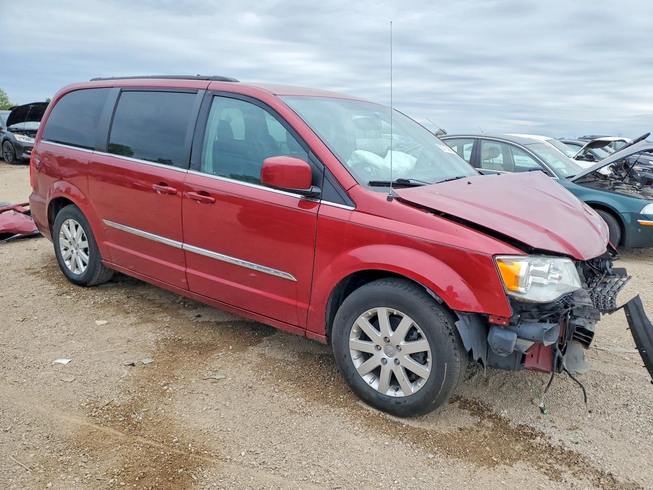 2015 Chrysler Town & Country Touring Red vin: 2C4RC1BG9FR538516