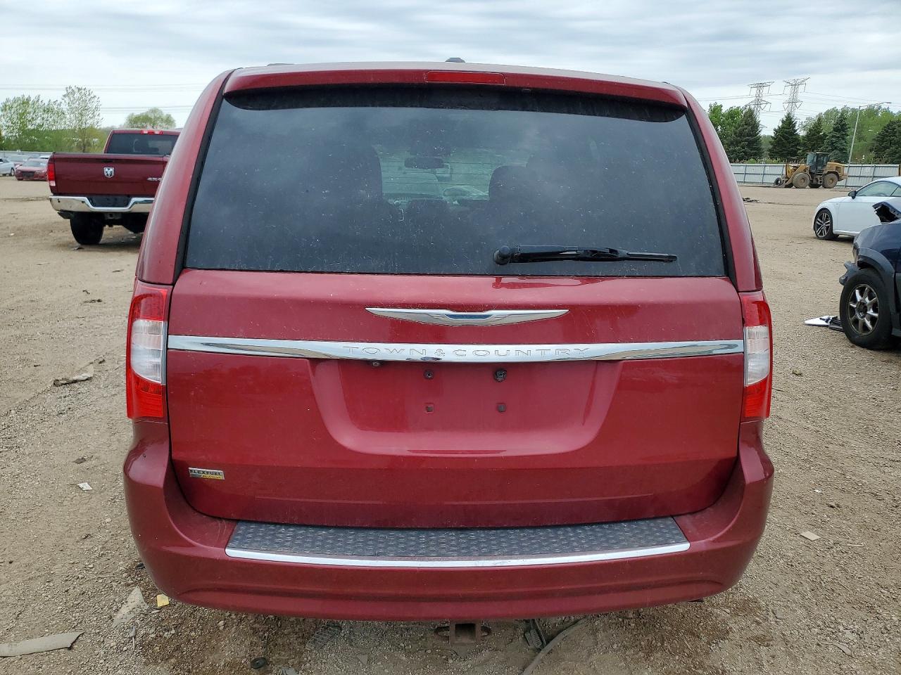 2015 Chrysler Town & Country Touring Red vin: 2C4RC1BG9FR538516