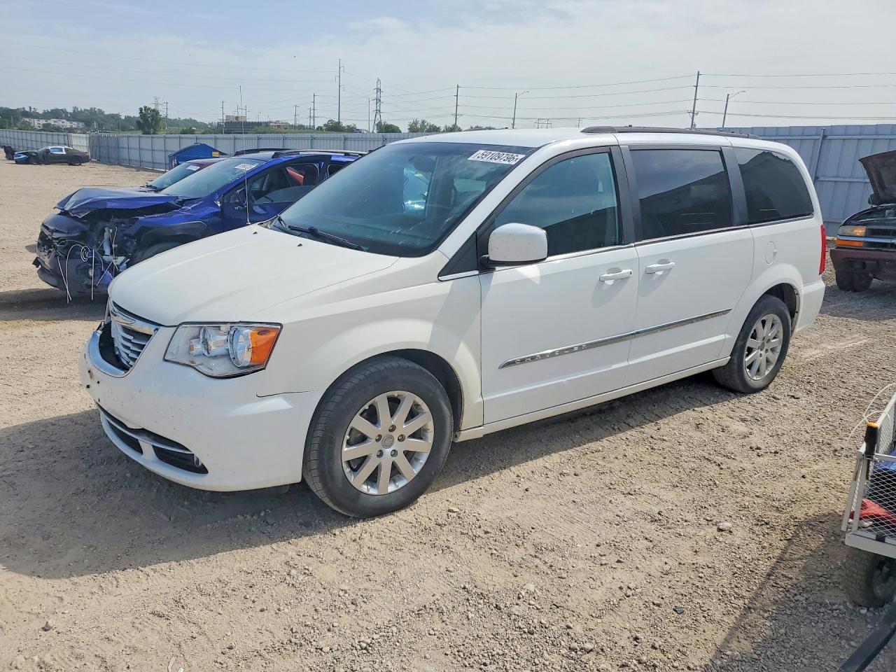 2015 Chrysler Town & Country Touring White vin: 2C4RC1BG9FR577378