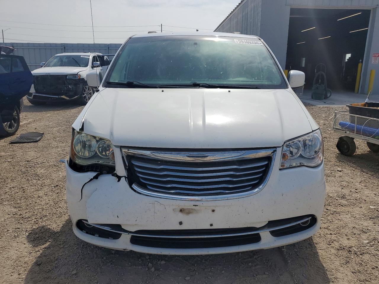 2015 Chrysler Town & Country Touring White vin: 2C4RC1BG9FR577378