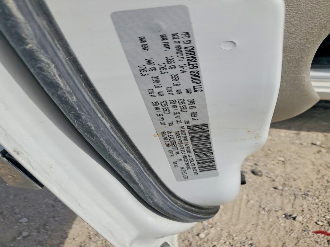 2015 Chrysler Town & Country Touring White vin: 2C4RC1BG9FR577378