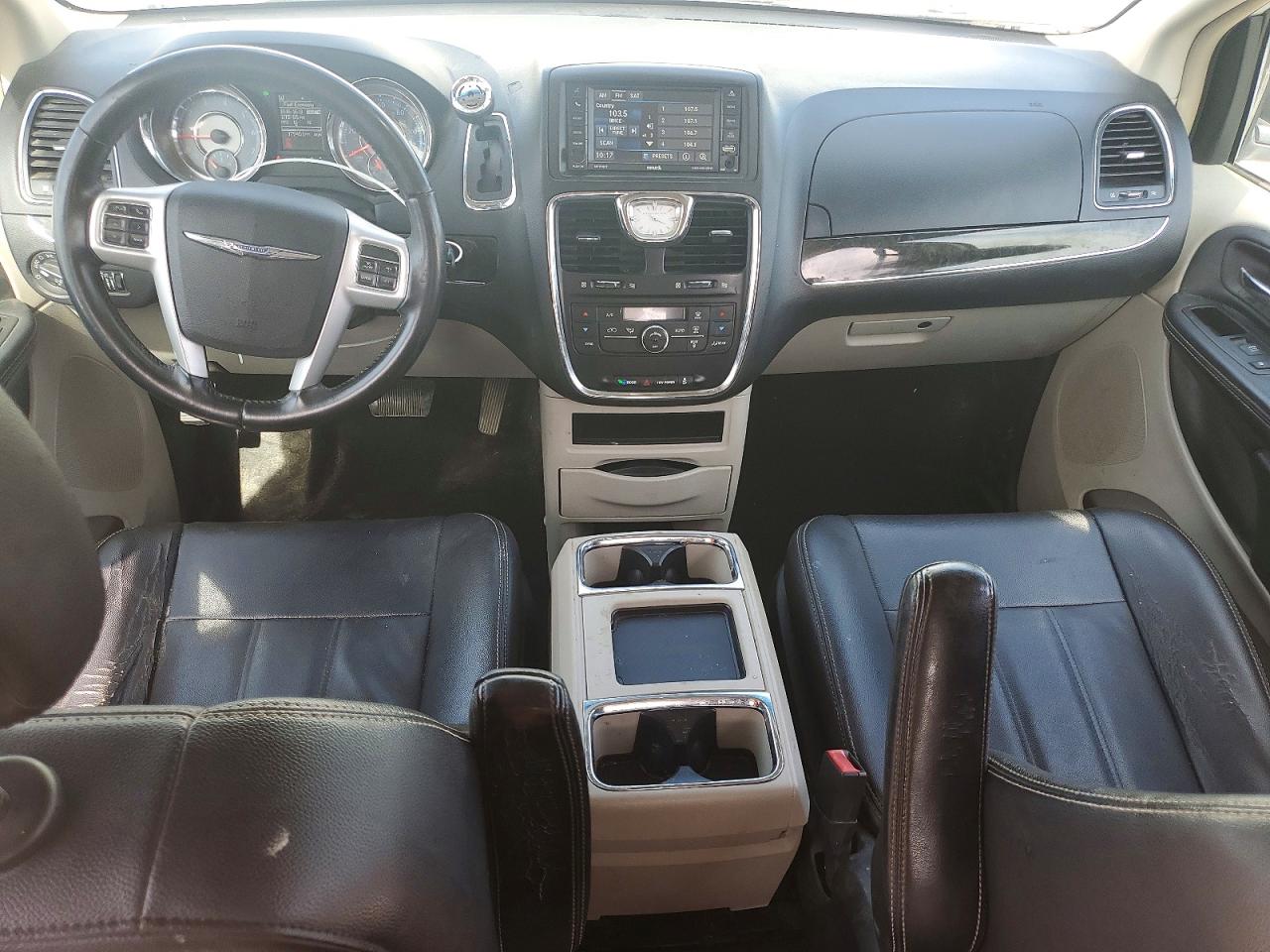 2015 Chrysler Town & Country Touring White vin: 2C4RC1BG9FR577378