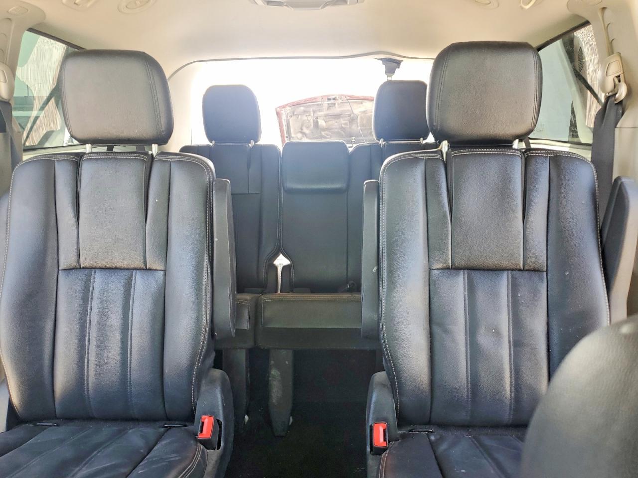 2015 Chrysler Town & Country Touring White vin: 2C4RC1BG9FR577378
