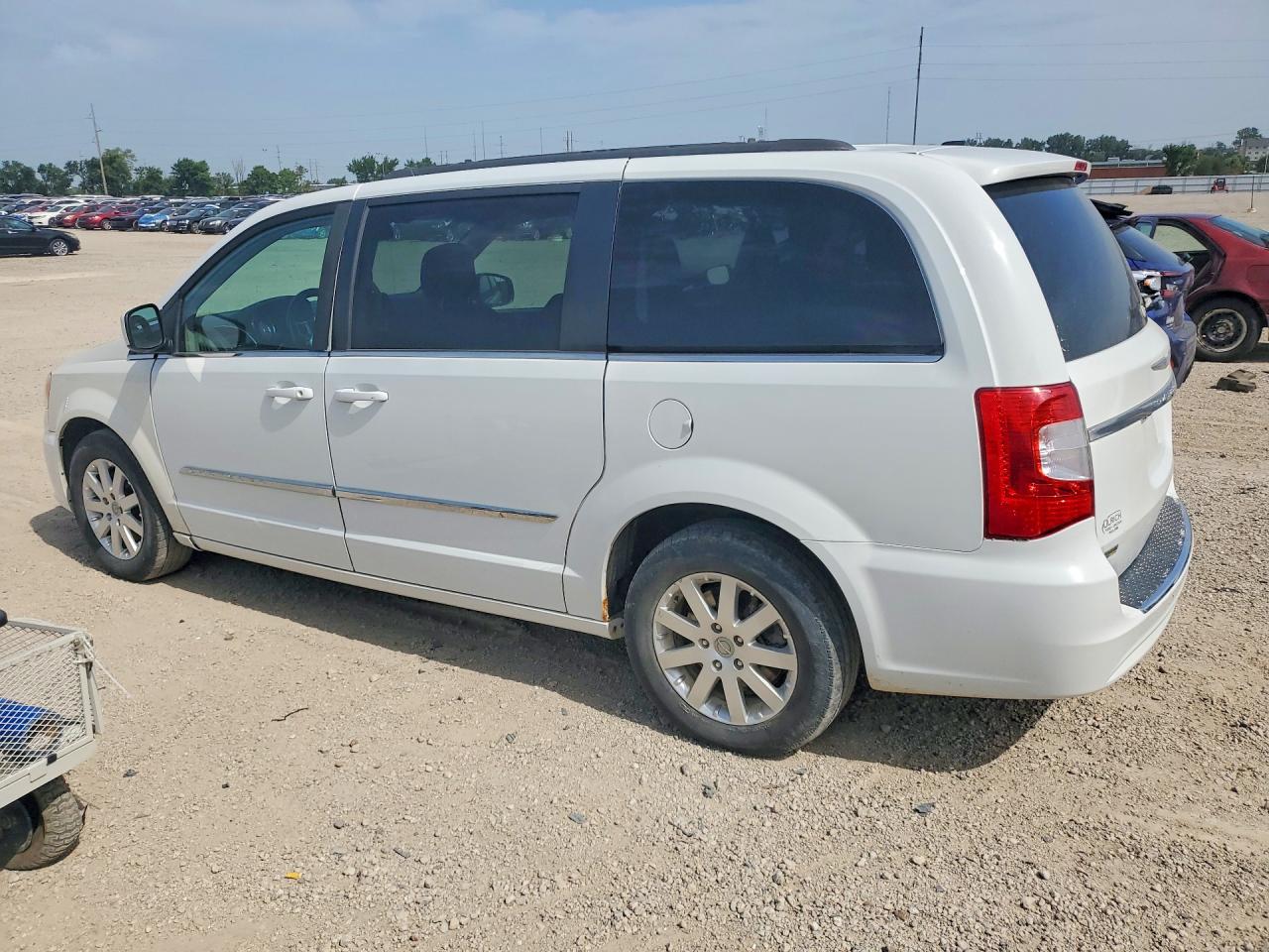 2015 Chrysler Town & Country Touring White vin: 2C4RC1BG9FR577378