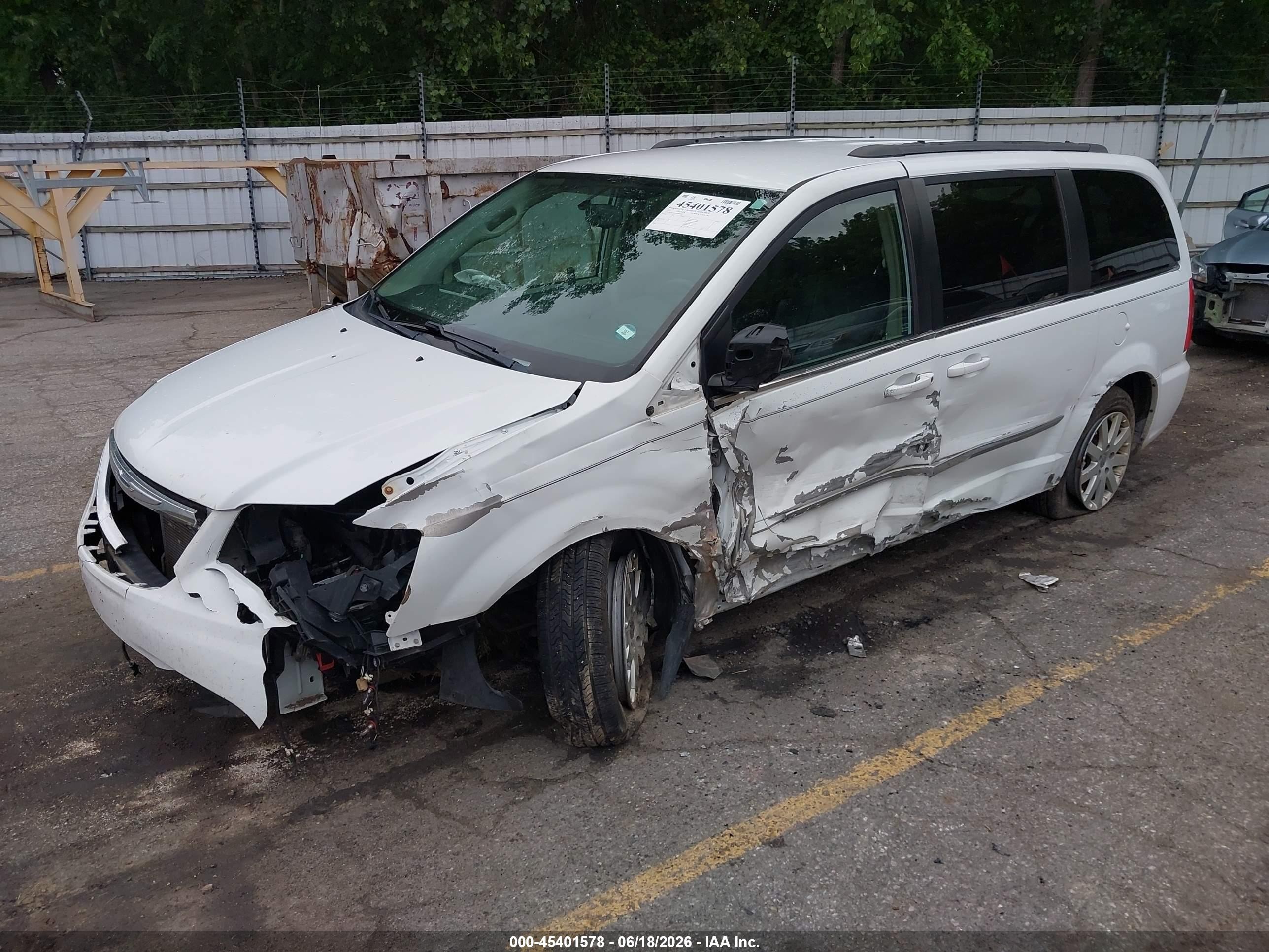 2015 Chrysler Town & Country Touring Белый vin: 2C4RC1BG9FR587683