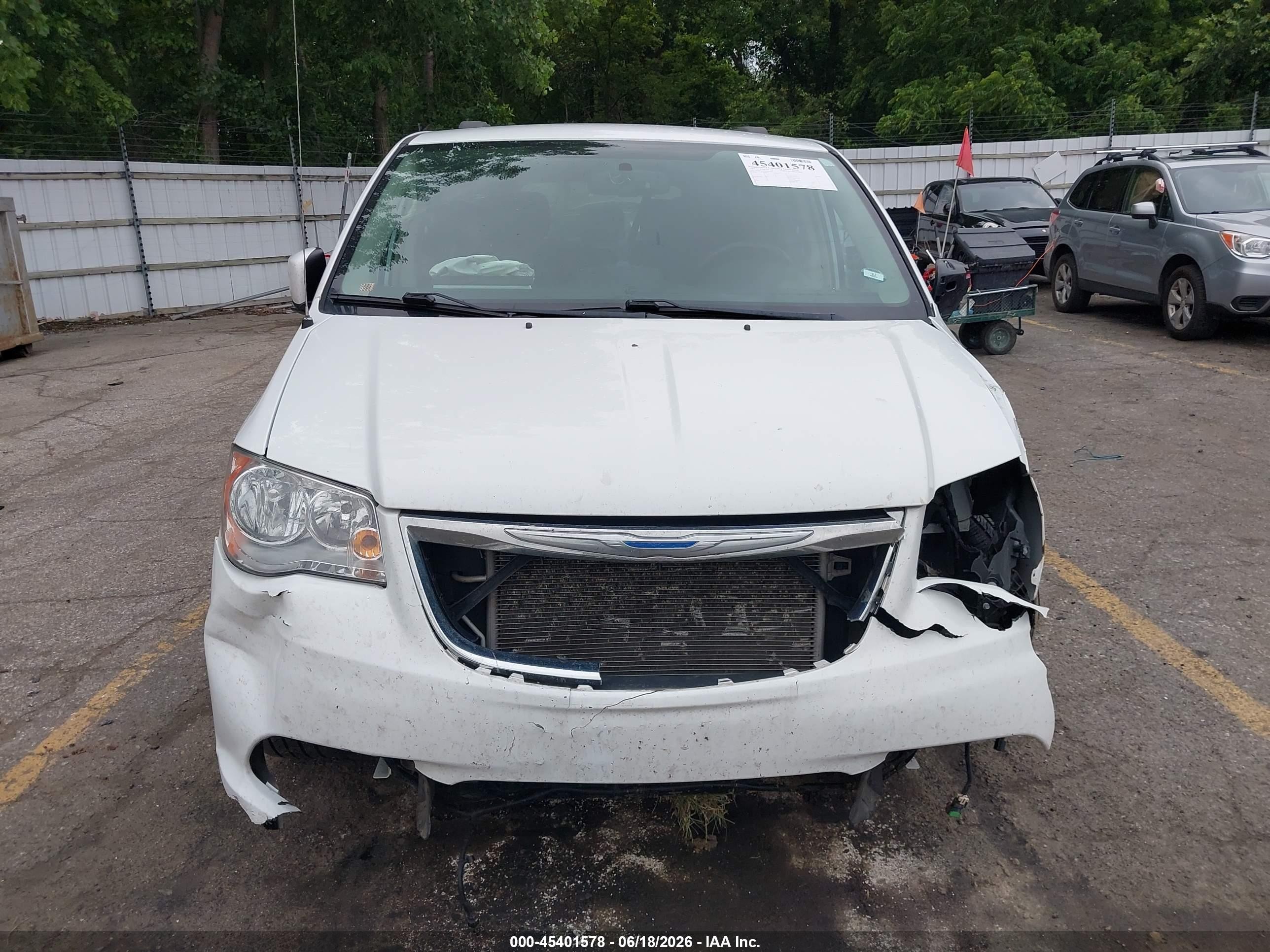 2015 Chrysler Town & Country Touring Белый vin: 2C4RC1BG9FR587683