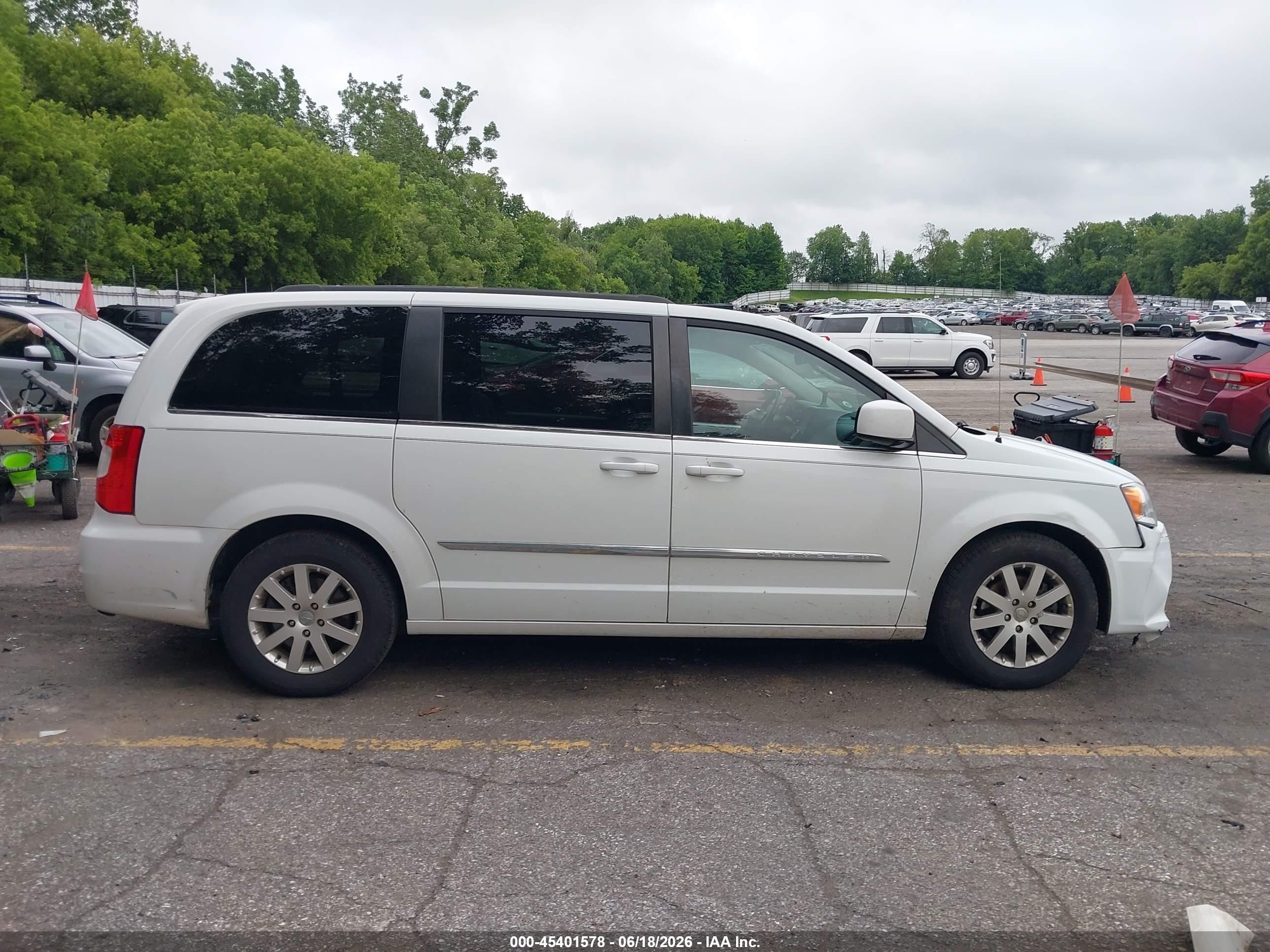 2015 Chrysler Town & Country Touring Белый vin: 2C4RC1BG9FR587683