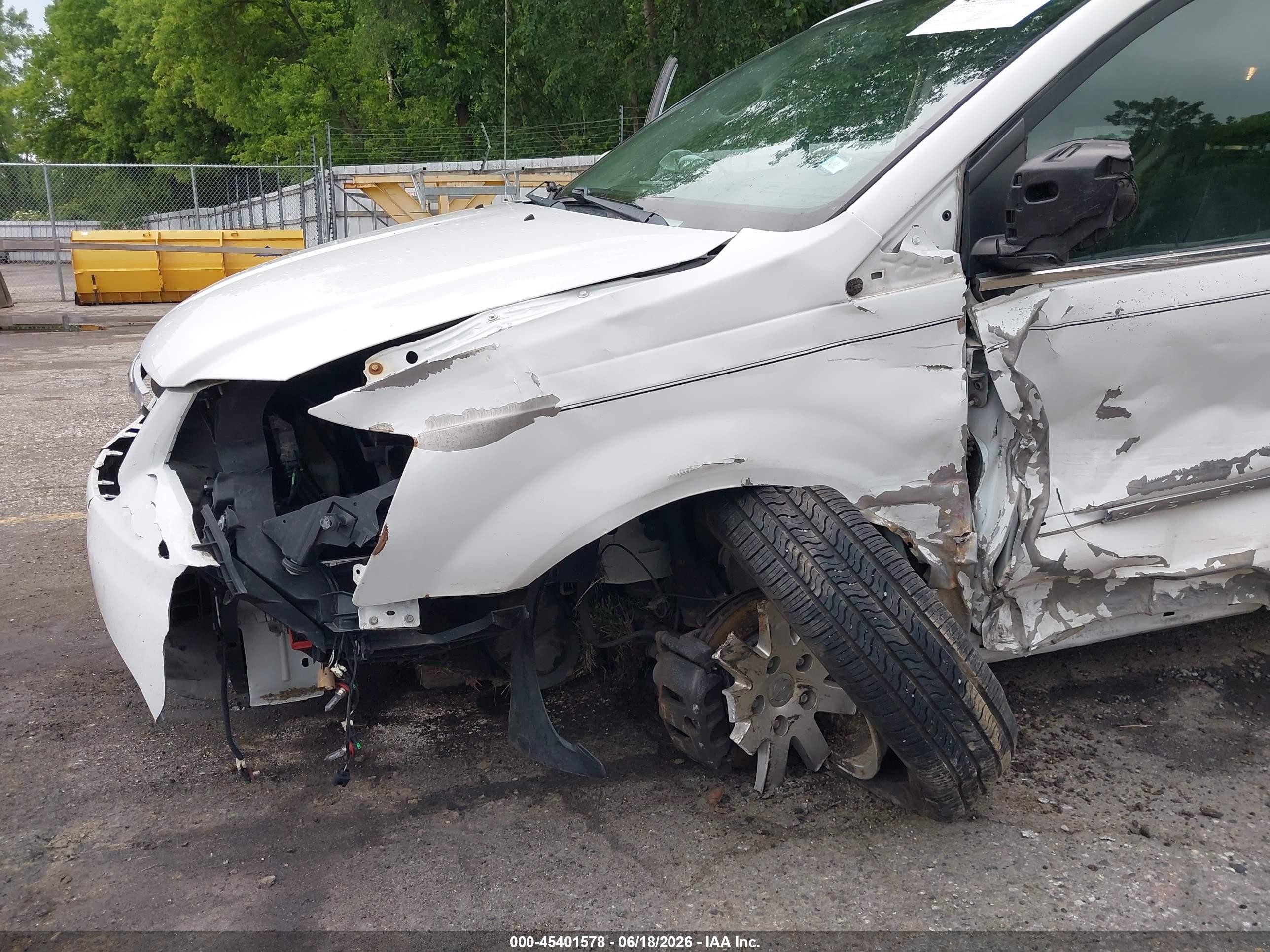 2015 Chrysler Town & Country Touring Белый vin: 2C4RC1BG9FR587683