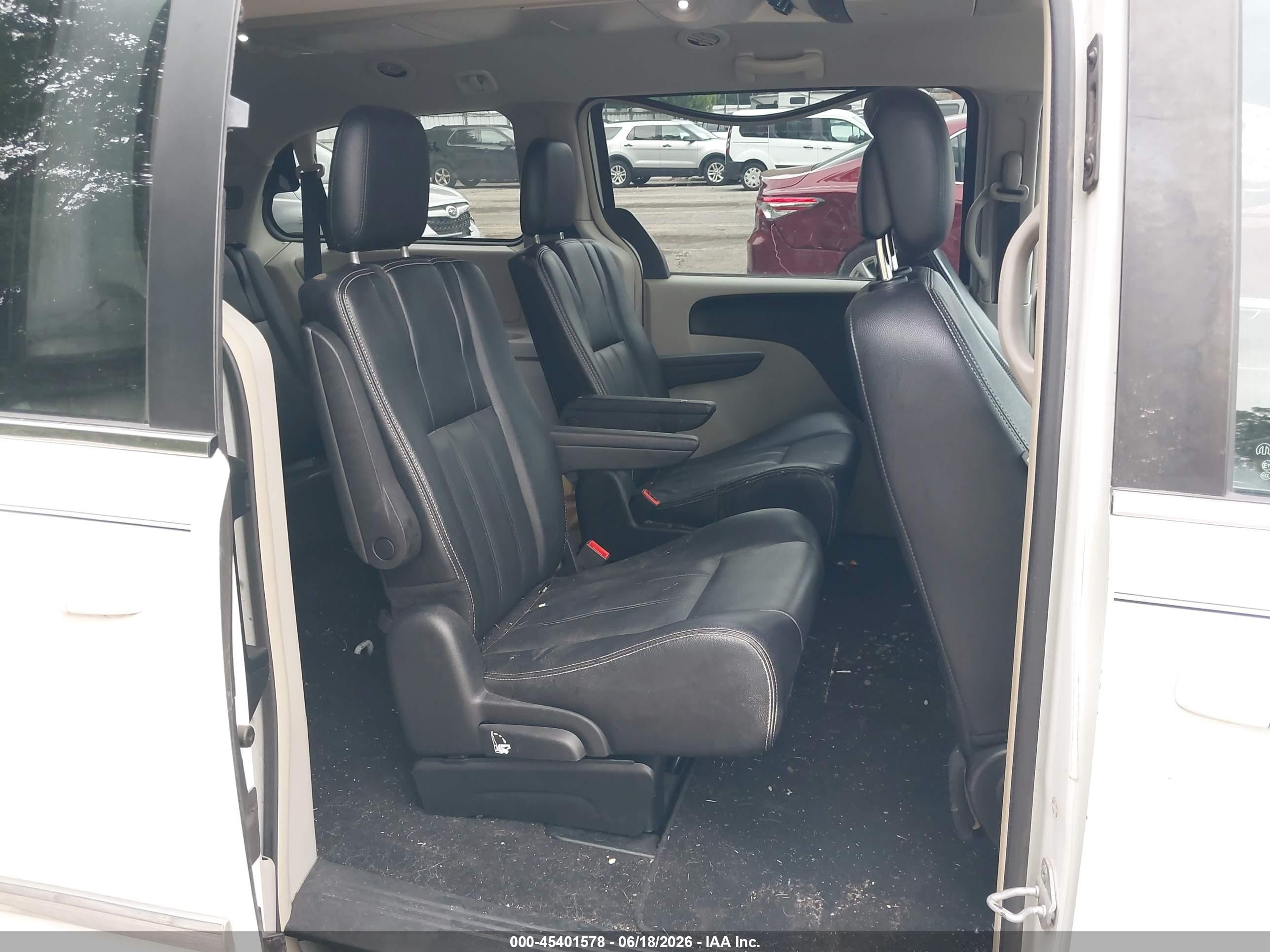 2015 Chrysler Town & Country Touring Белый vin: 2C4RC1BG9FR587683