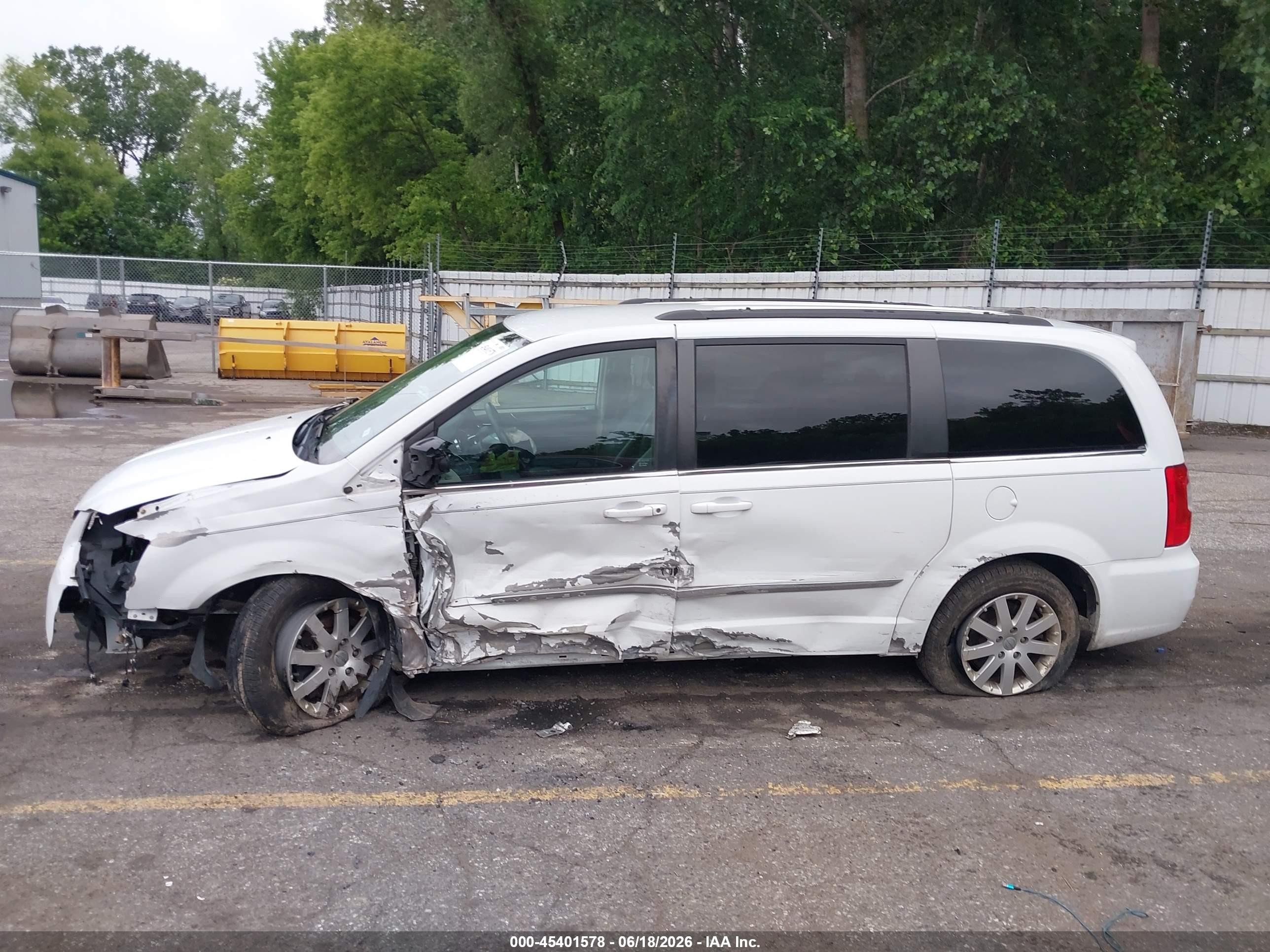 2015 Chrysler Town & Country Touring Белый vin: 2C4RC1BG9FR587683