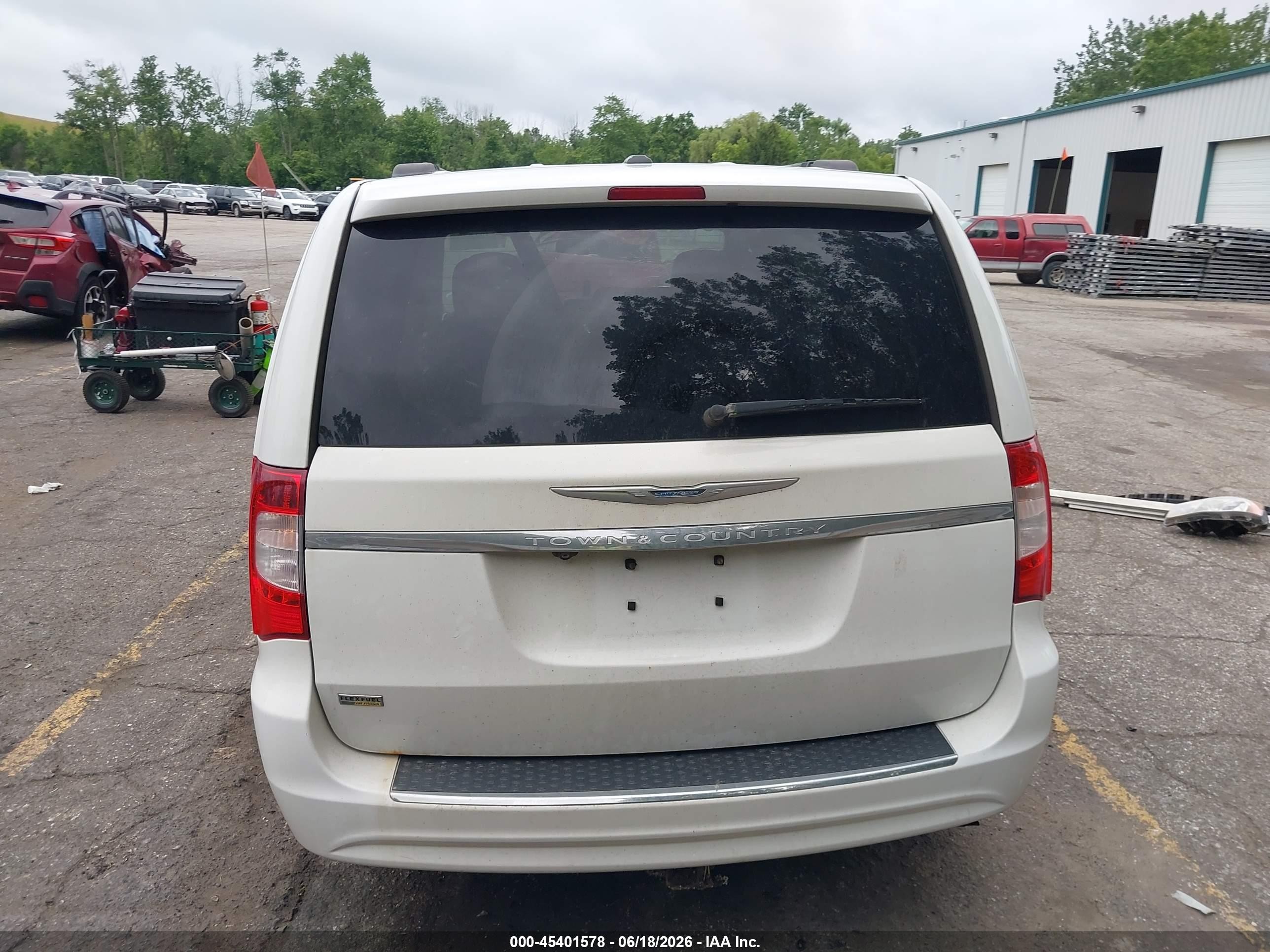 2015 Chrysler Town & Country Touring Белый vin: 2C4RC1BG9FR587683