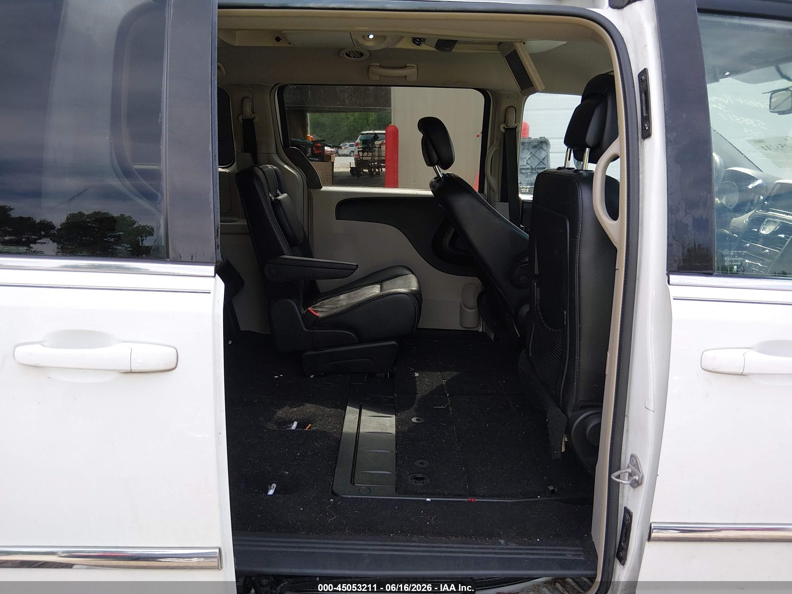 2015 Chrysler Town & Country Touring Белый vin: 2C4RC1BG9FR588817