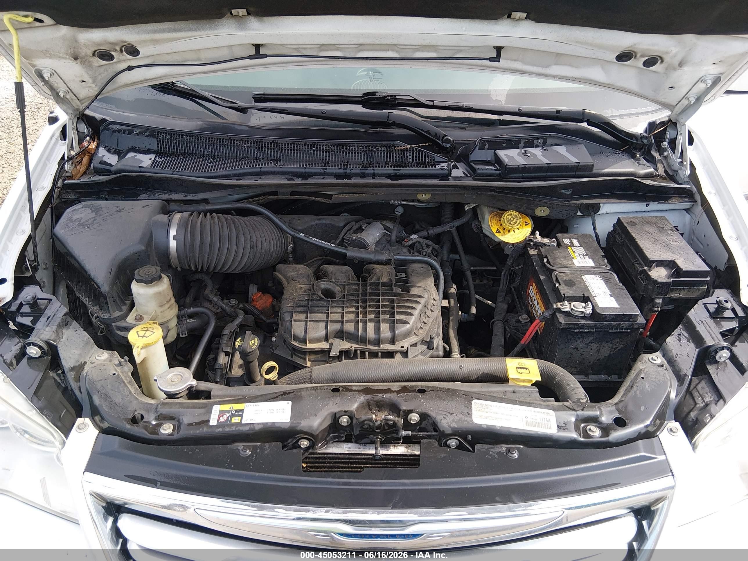 2015 Chrysler Town & Country Touring Белый vin: 2C4RC1BG9FR588817