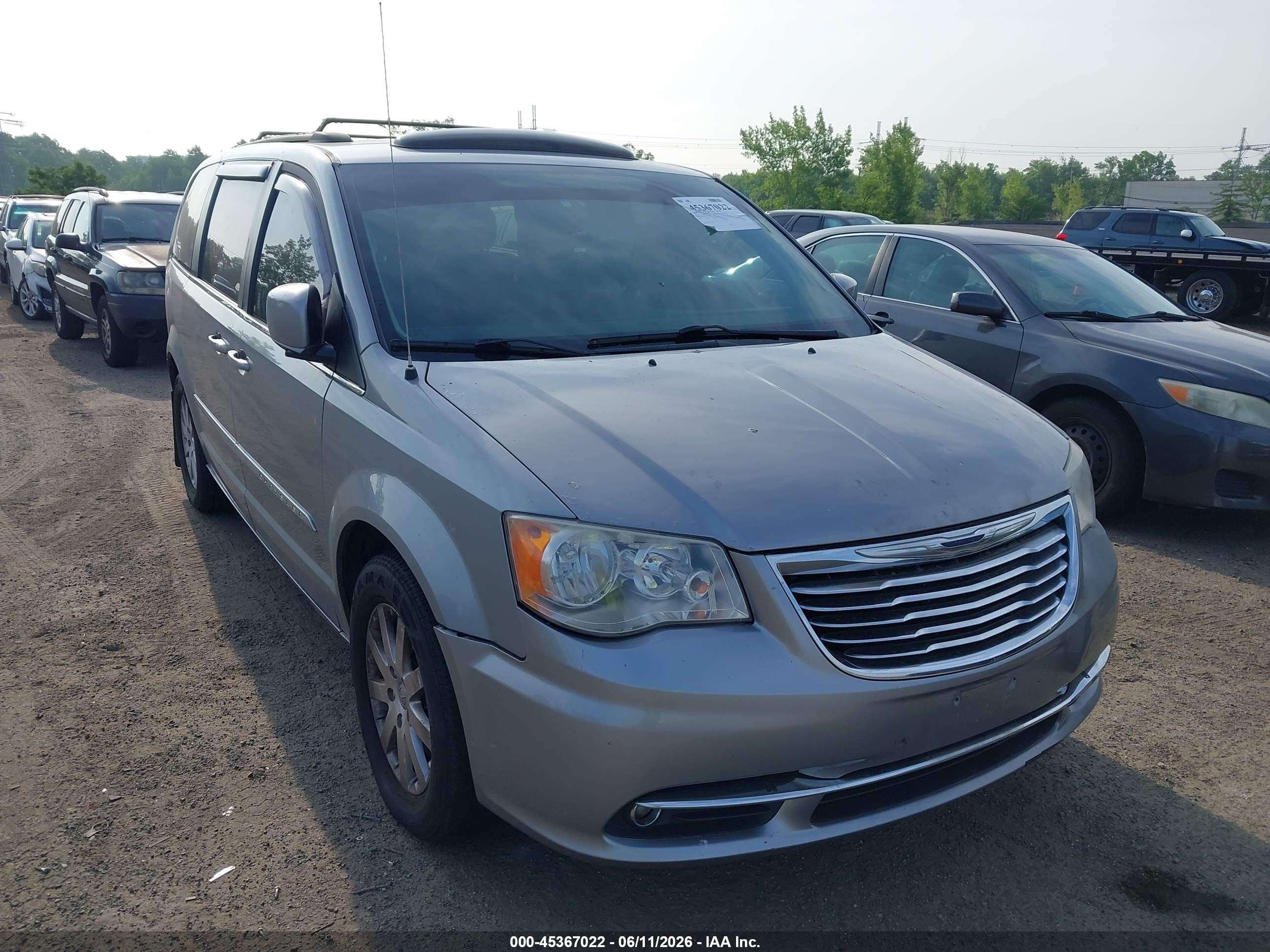 2016 Chrysler Town & Country Touring Silver vin: 2C4RC1BG9GR148503