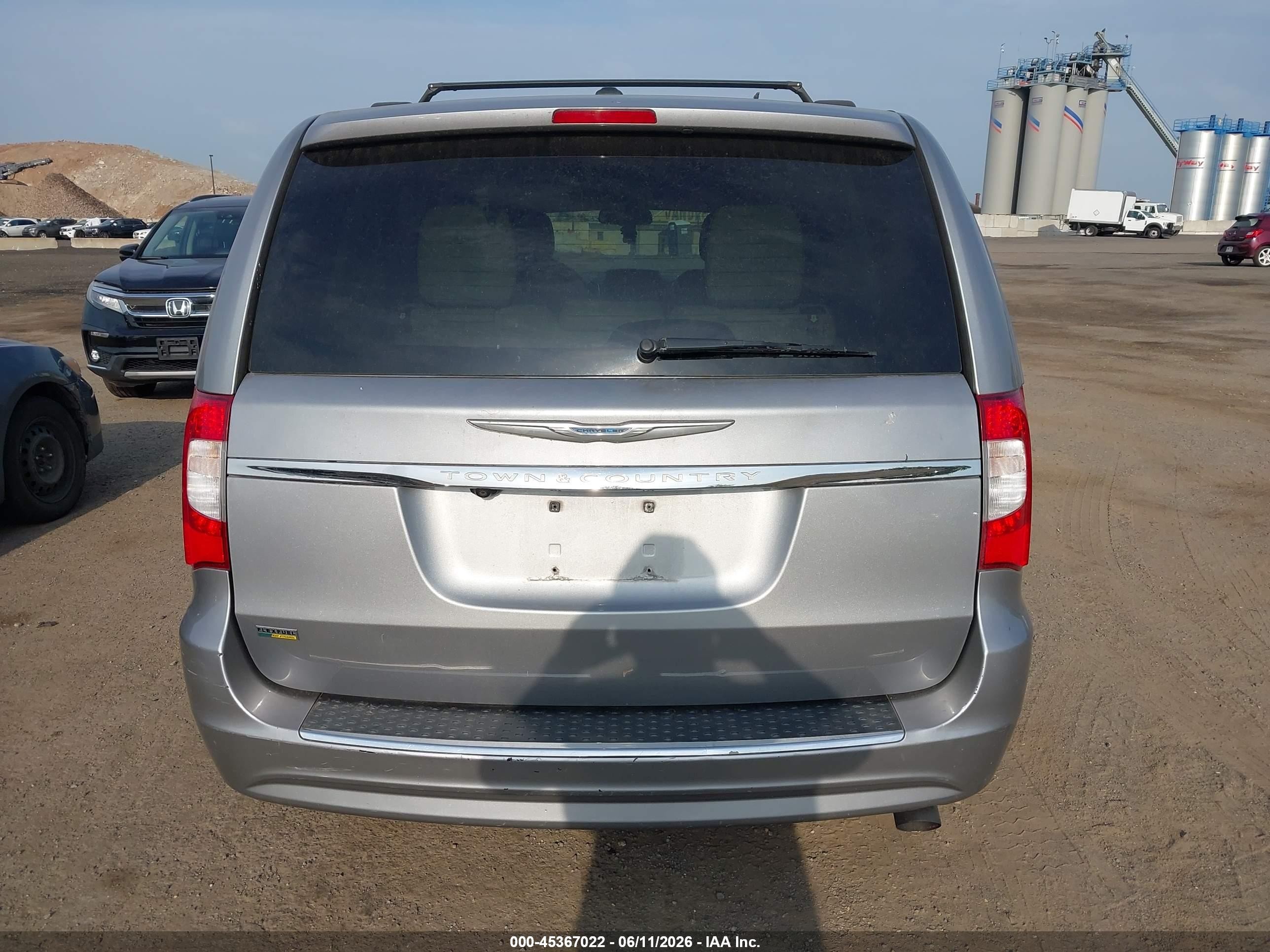 2016 Chrysler Town & Country Touring Silver vin: 2C4RC1BG9GR148503