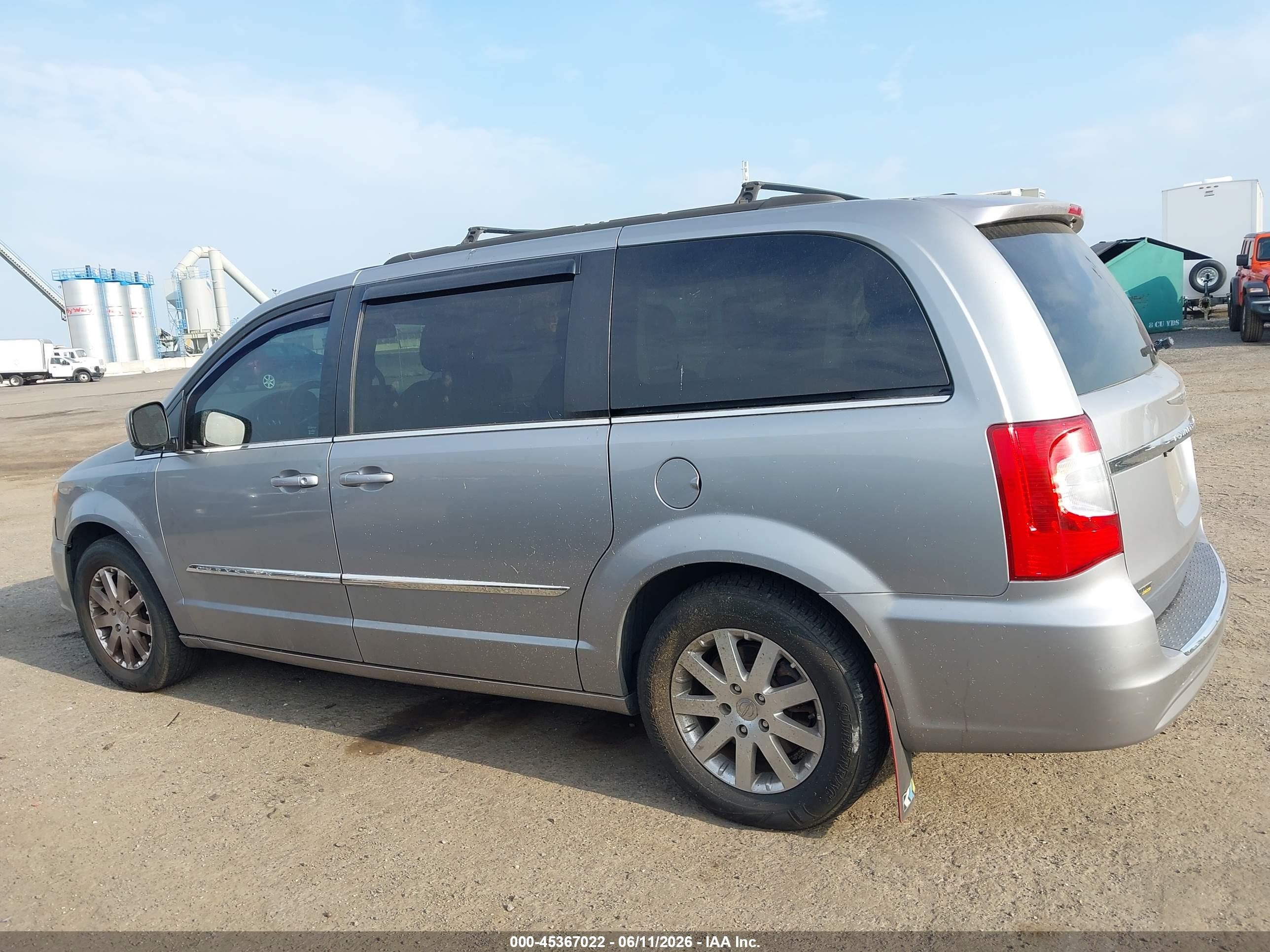 2016 Chrysler Town & Country Touring Silver vin: 2C4RC1BG9GR148503