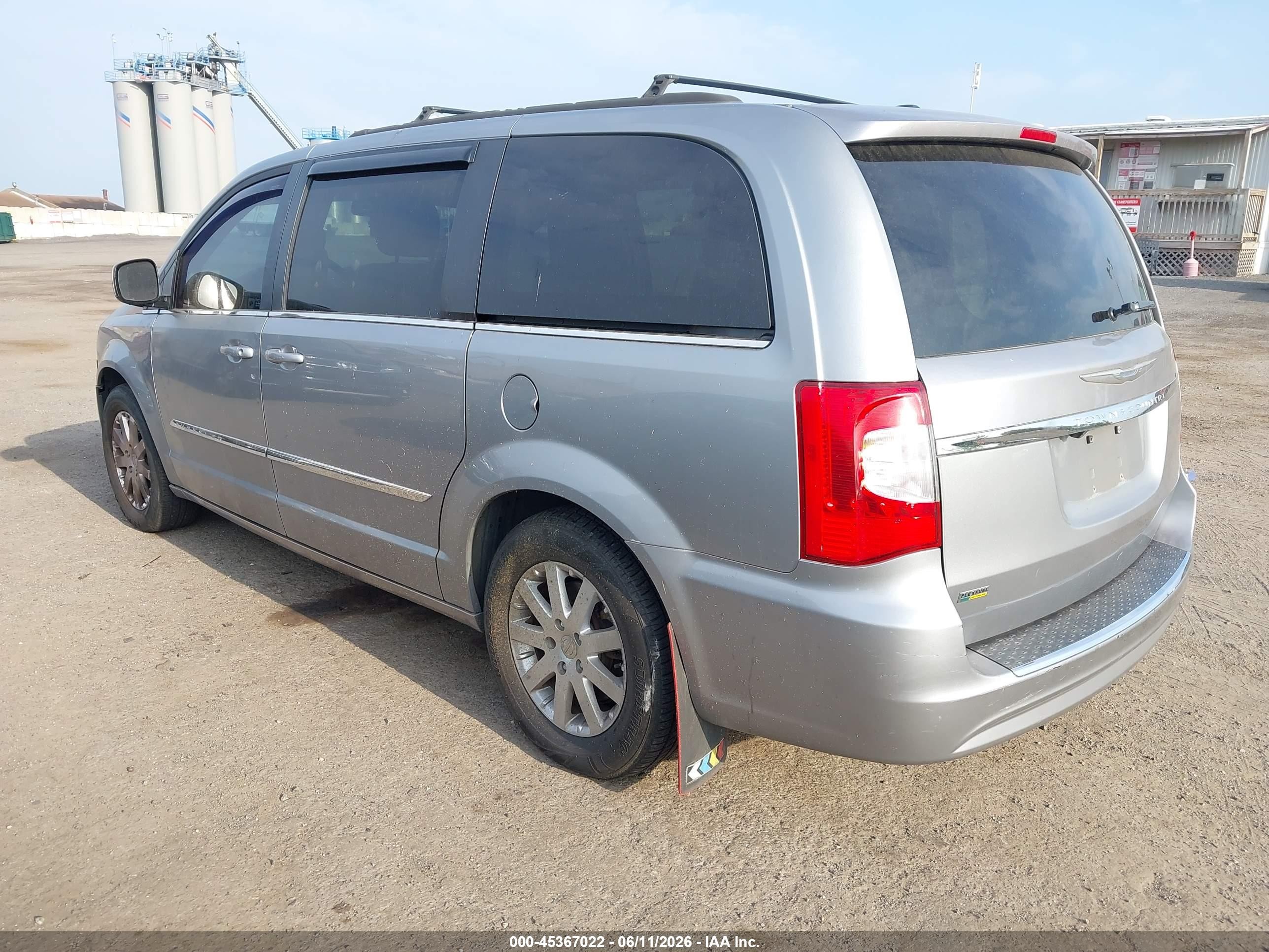 2016 Chrysler Town & Country Touring Silver vin: 2C4RC1BG9GR148503
