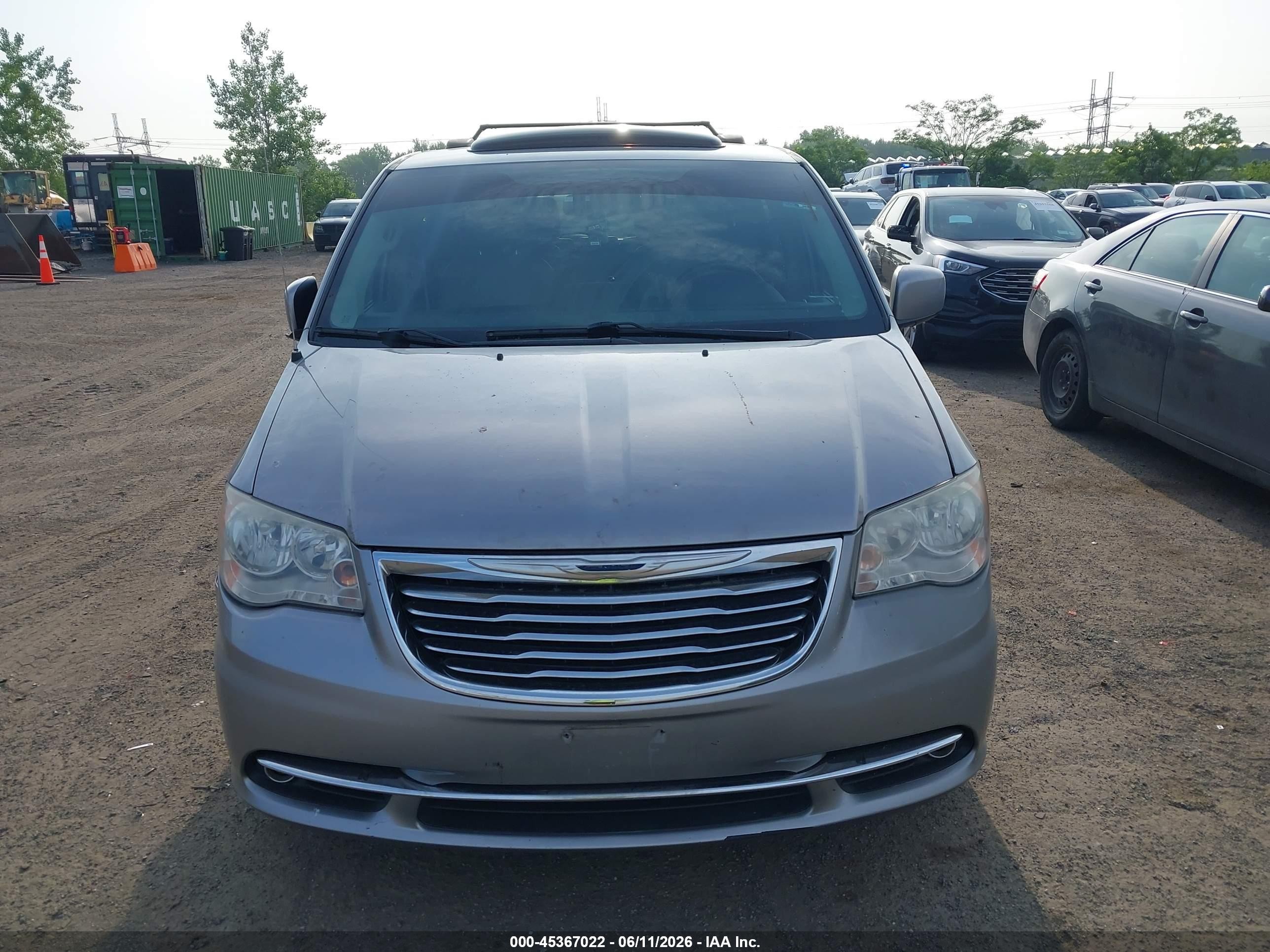 2016 Chrysler Town & Country Touring Silver vin: 2C4RC1BG9GR148503