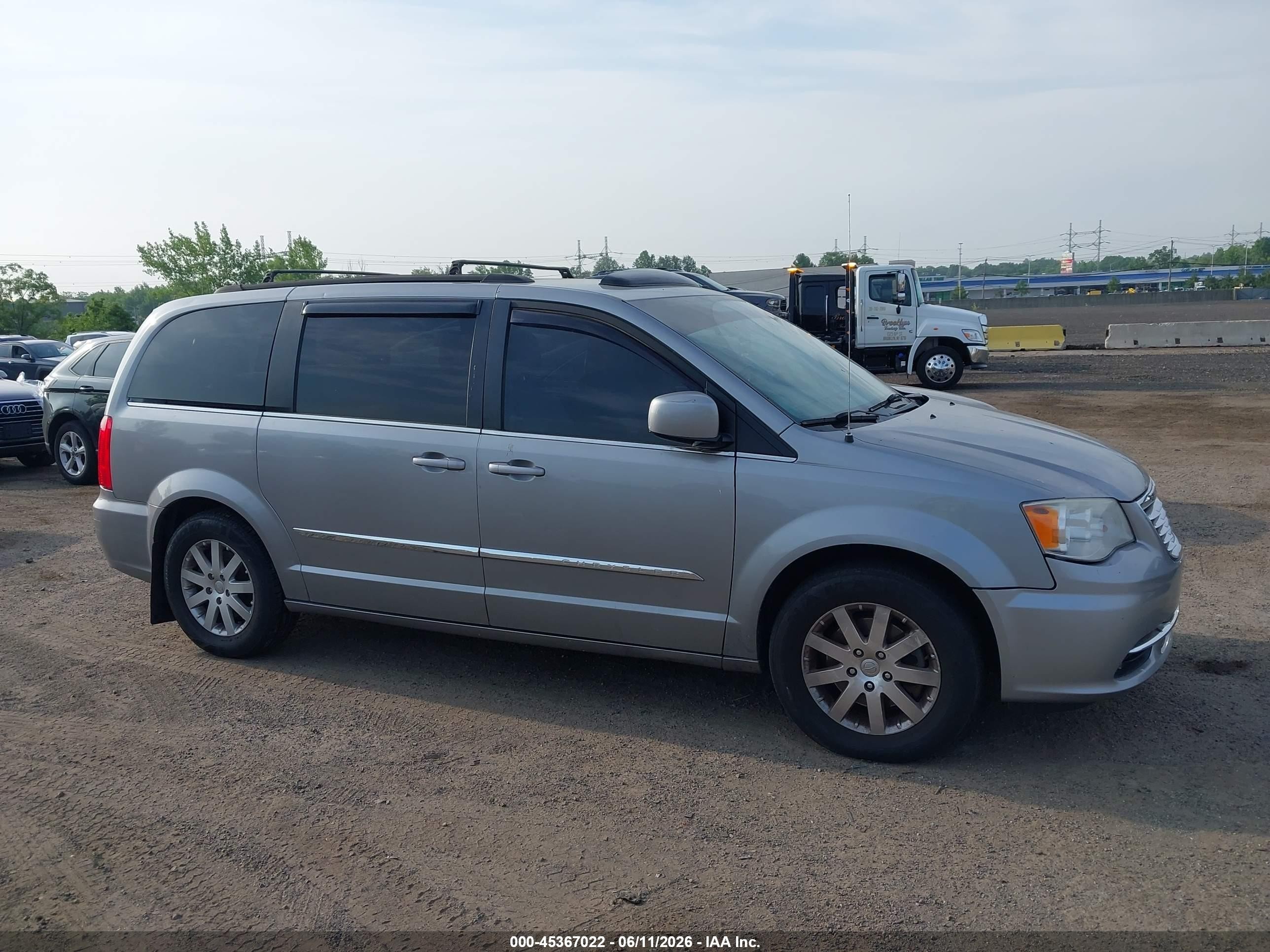 2016 Chrysler Town & Country Touring Silver vin: 2C4RC1BG9GR148503