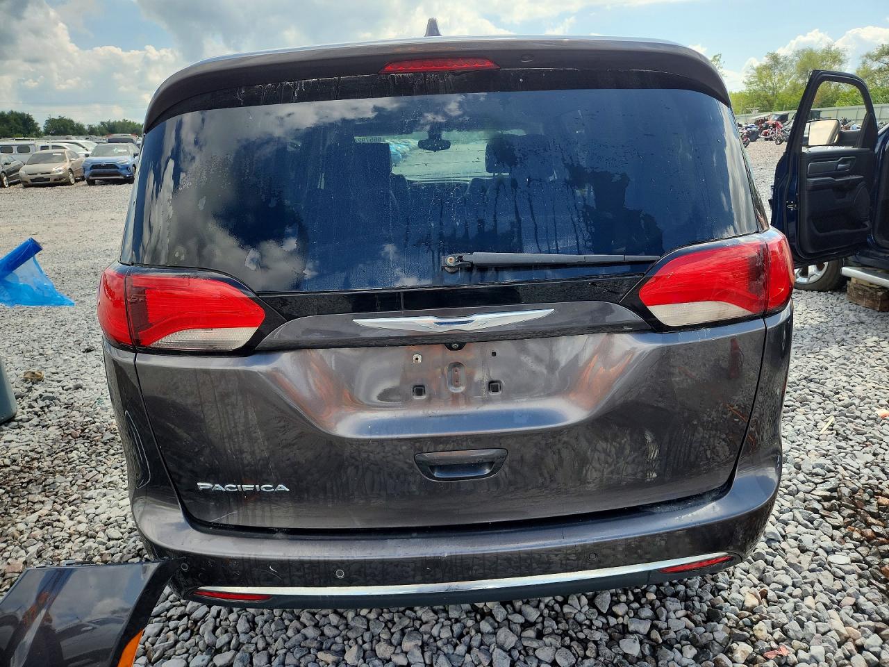 2017 Chrysler Pacifica Touring L Black vin: 2C4RC1BG9HR511464
