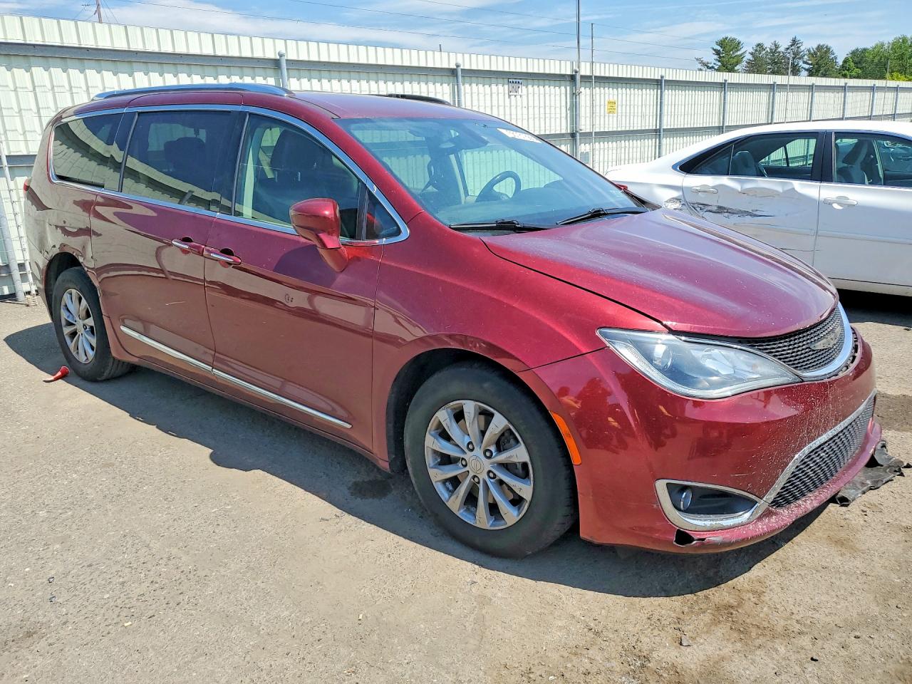 2019 Chrysler Pacifica Touring L Burgundy vin: 2C4RC1BG9KR539885