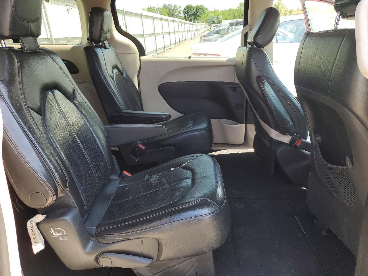 2019 Chrysler Pacifica Touring L Burgundy vin: 2C4RC1BG9KR539885