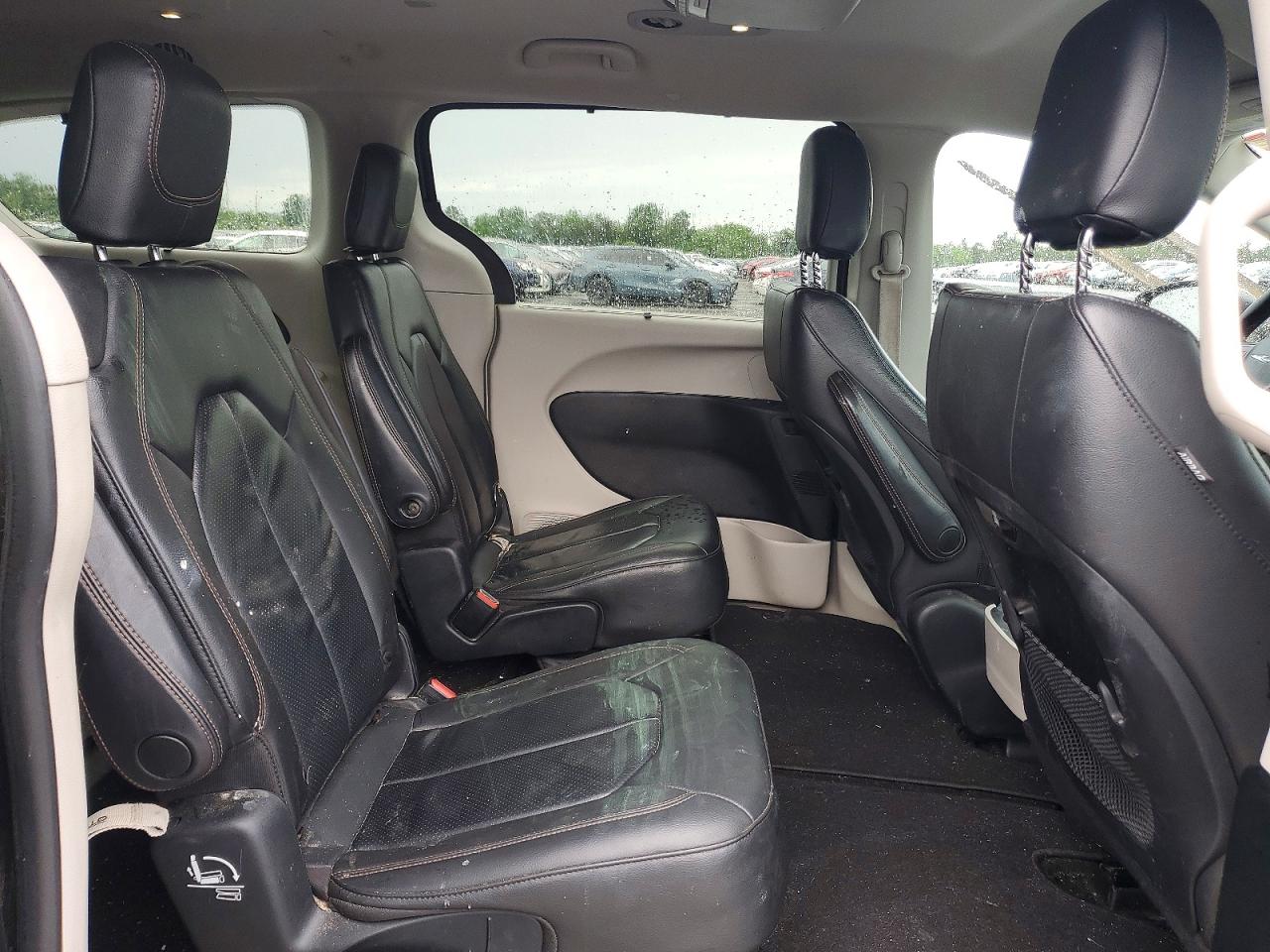 2019 Chrysler Pacifica Touring L Gray vin: 2C4RC1BG9KR644796