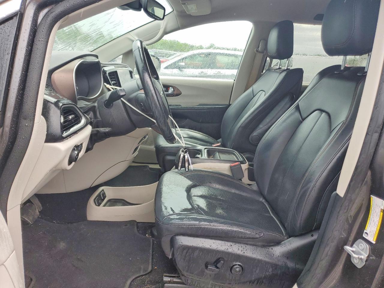 2019 Chrysler Pacifica Touring L Gray vin: 2C4RC1BG9KR644796