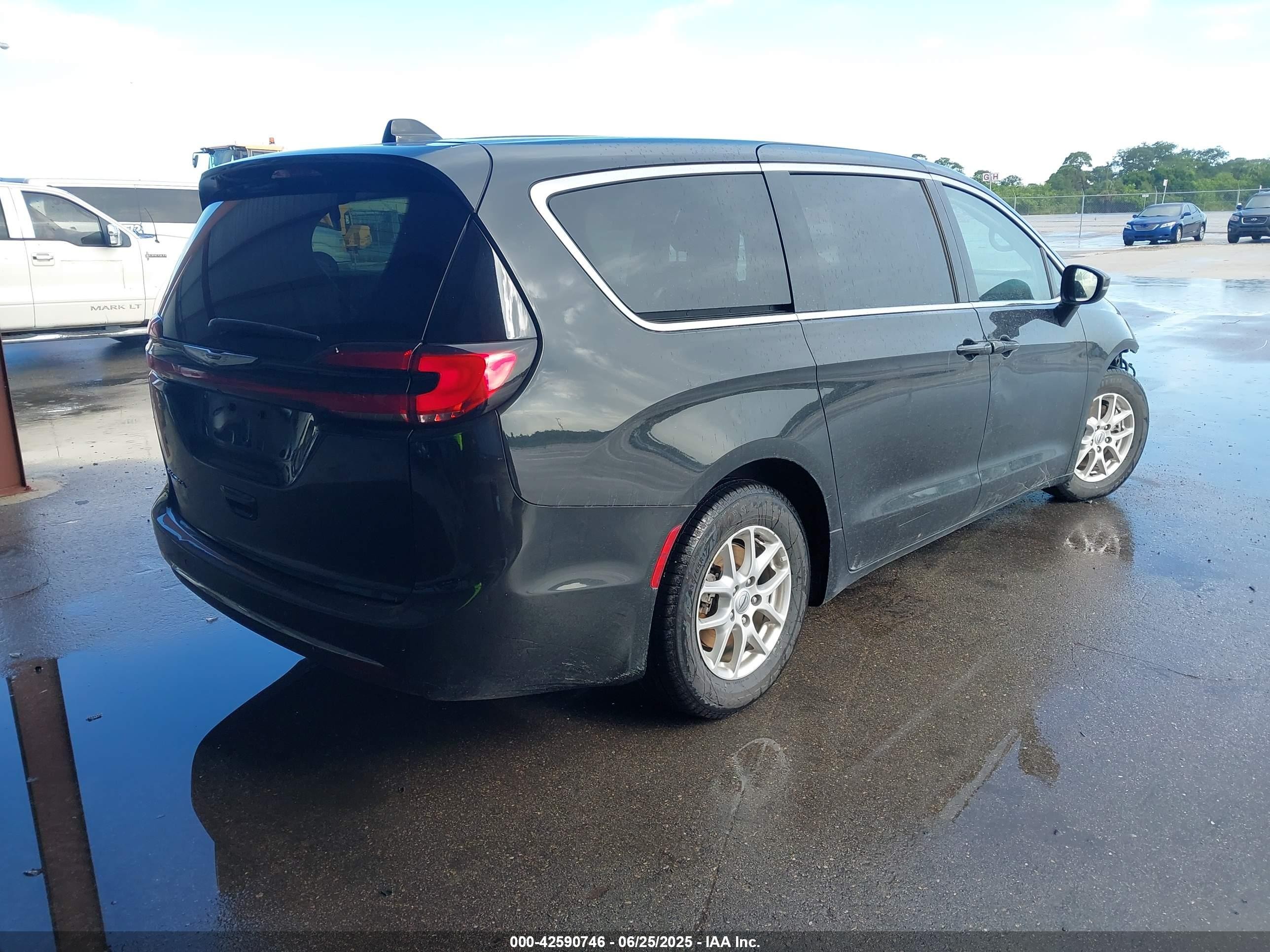 2023 Chrysler Pacifica Touring L Black vin: 2C4RC1BG9PR616360