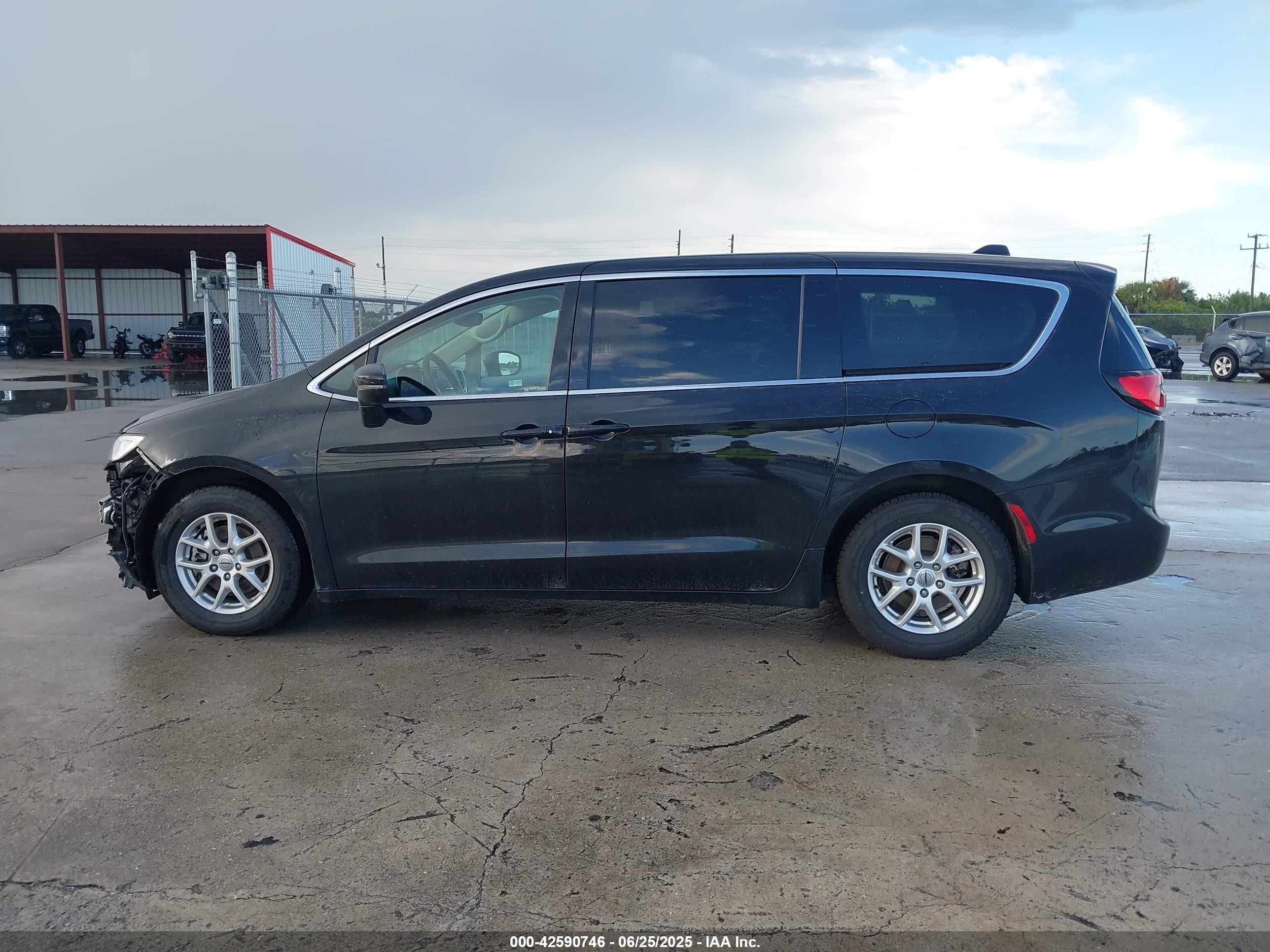 2023 Chrysler Pacifica Touring L Black vin: 2C4RC1BG9PR616360