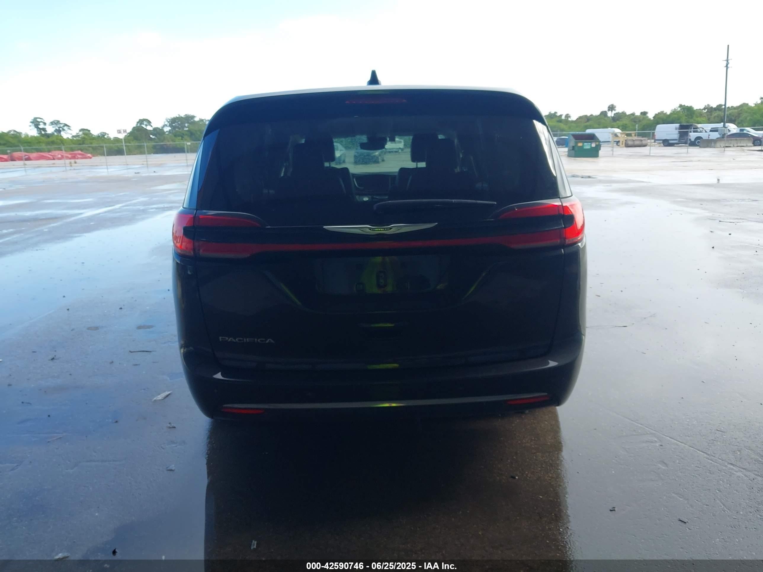 2023 Chrysler Pacifica Touring L Black vin: 2C4RC1BG9PR616360