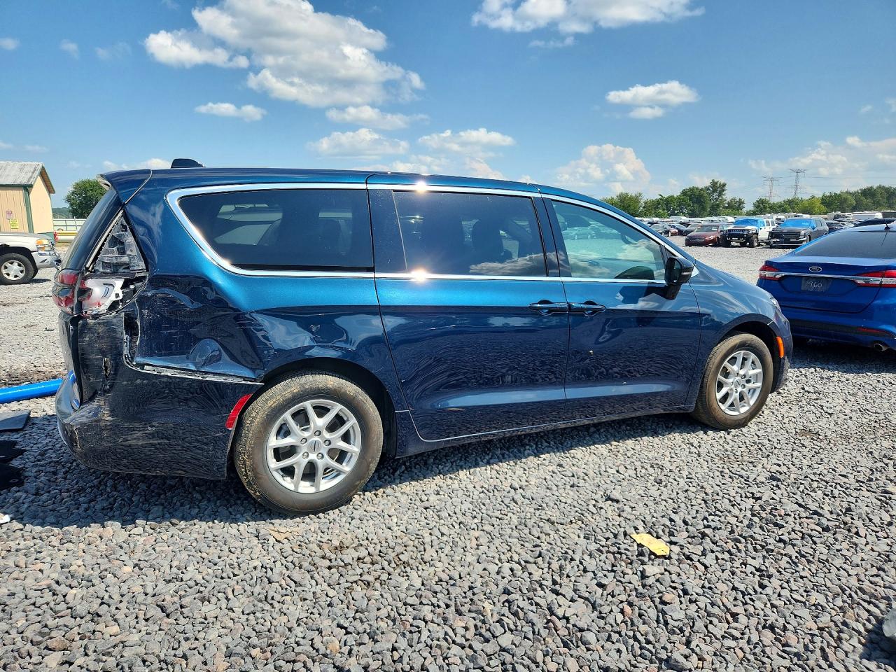 2025 Chrysler Pacifica Select Blue vin: 2C4RC1BG9SR549557