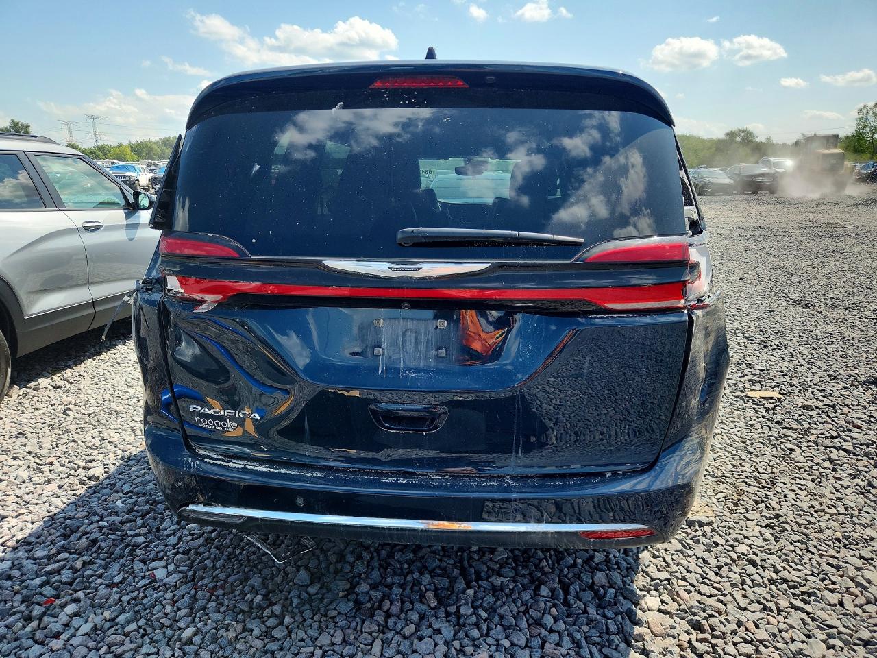 2025 Chrysler Pacifica Select Blue vin: 2C4RC1BG9SR549557