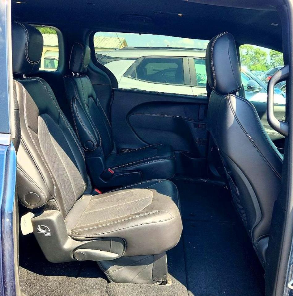 2025 Chrysler Pacifica Select Blue vin: 2C4RC1BG9SR549557