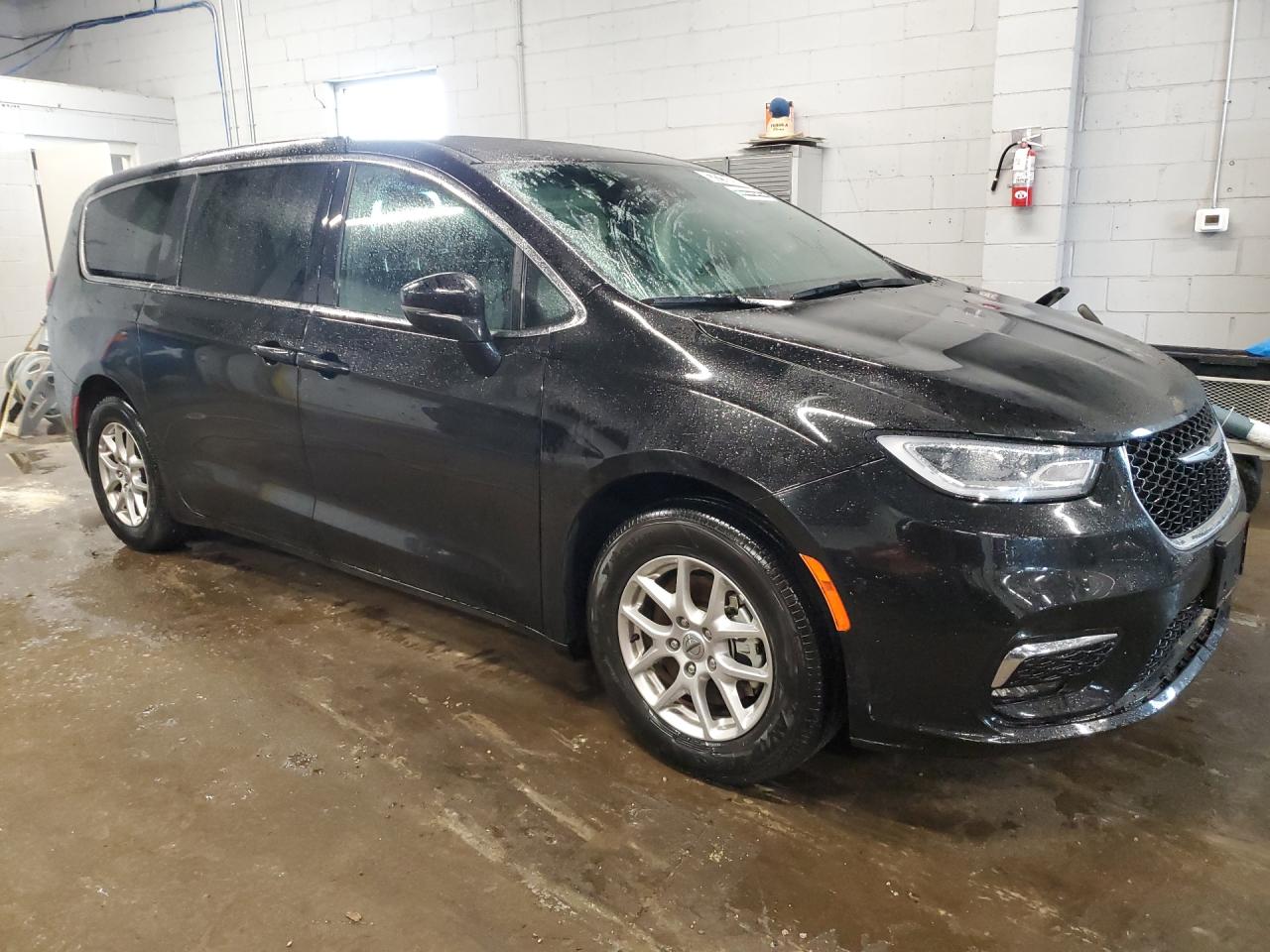 2025 Chrysler Pacifica Select Black vin: 2C4RC1BG9SR551633 Damage: Front Bumper, Curb Rash, 4 To 5 Inches